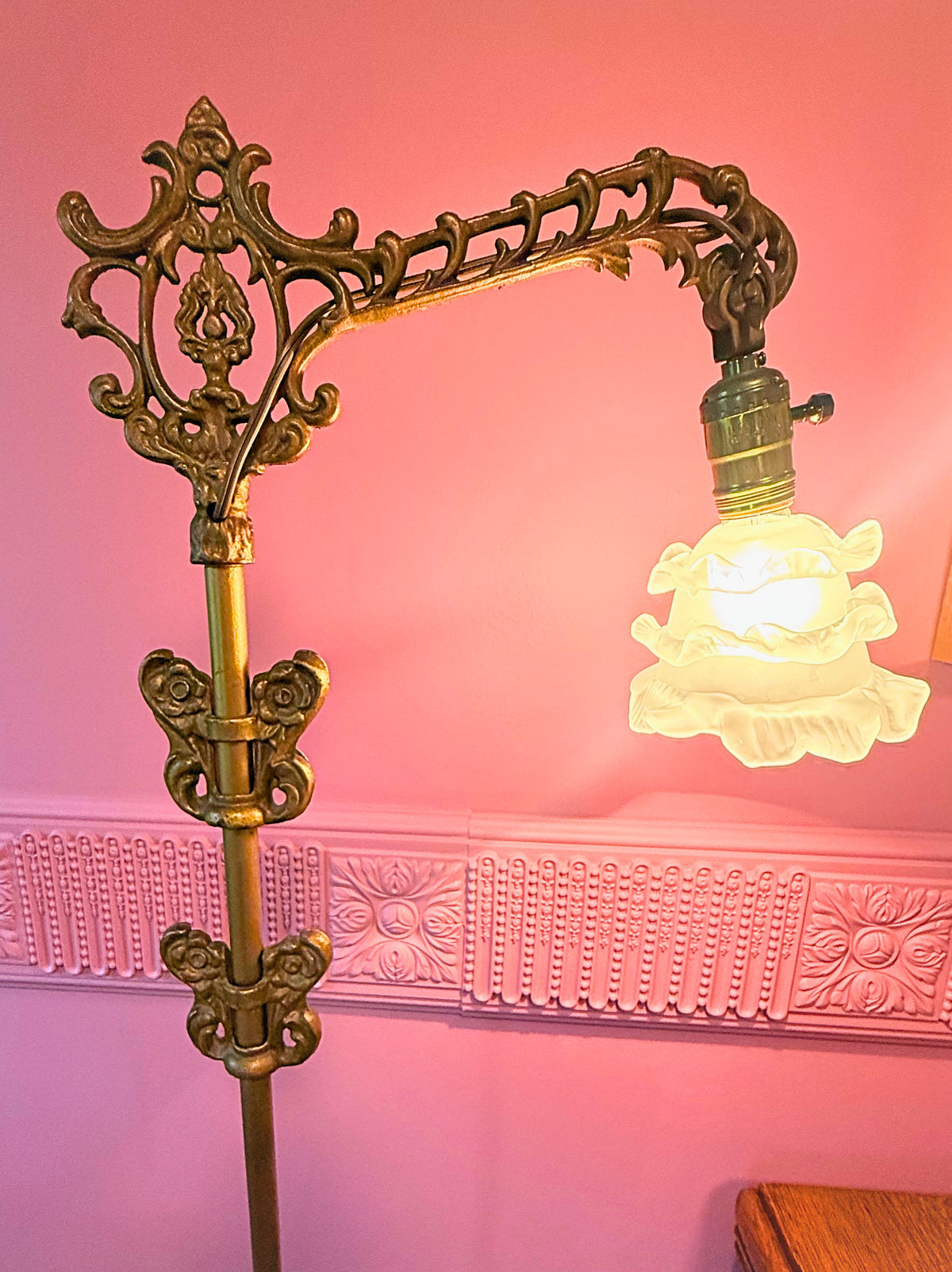 1920s Antique Bridge Floor Lamp with Adjustable Butterfly Ornaments, Ornate Gold Cast Metal Reading Lamp, Ruffled Glass Shade