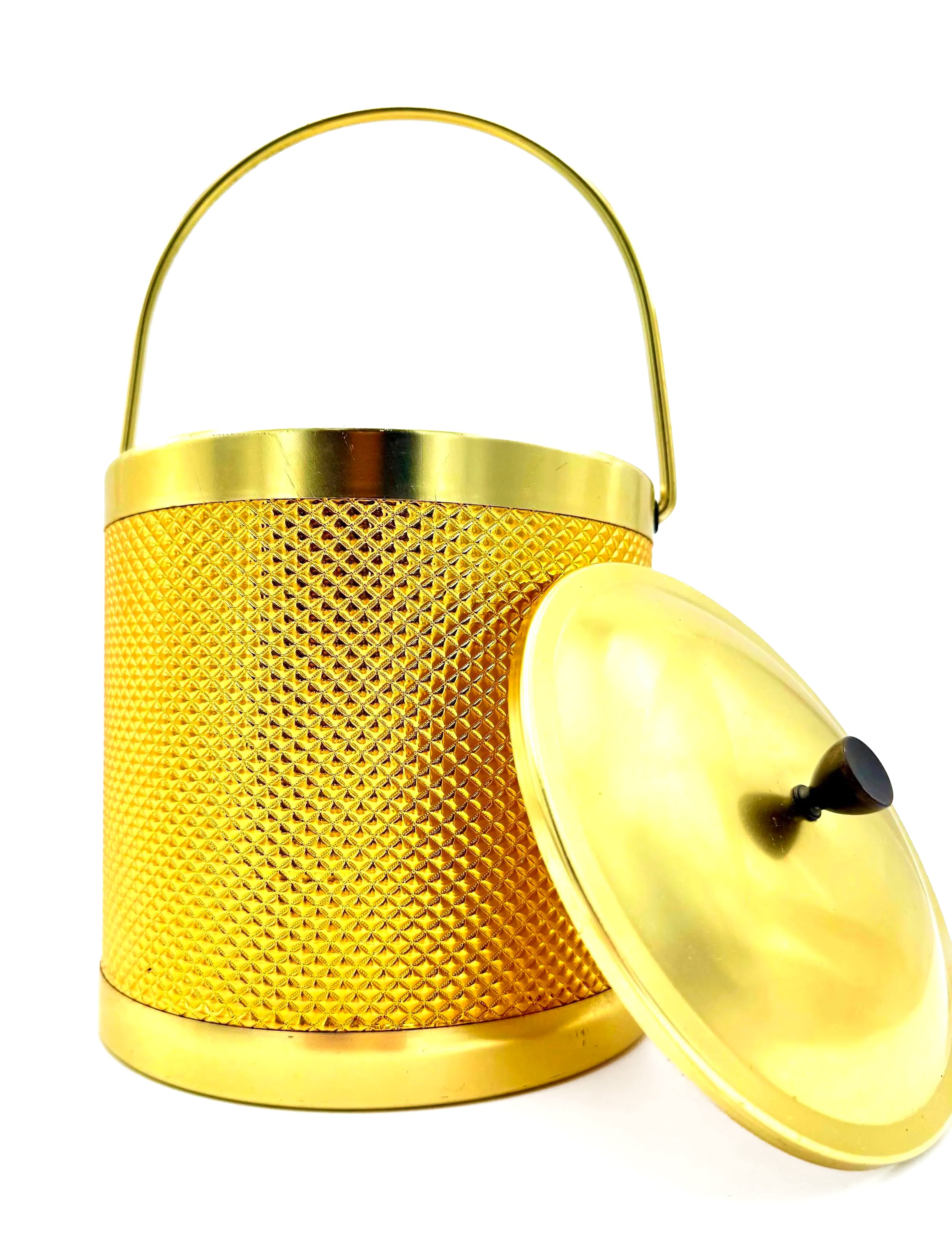 Glamorous 1960s Italian Hollywood Regency ice bucket with a reflective gold finish and matching lid.