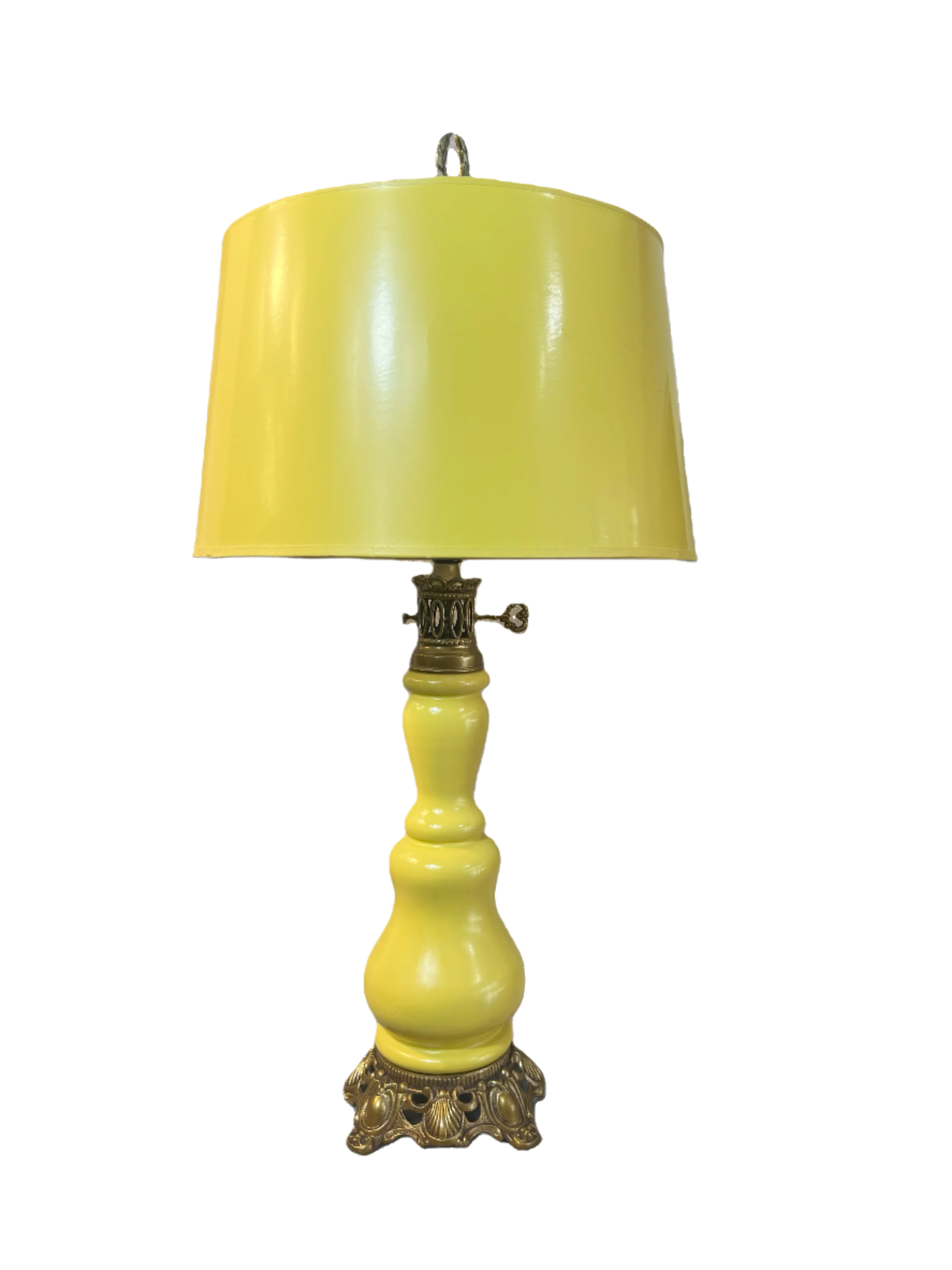 VINTAGE FRENCH OIL LAMP STYLE YELLOW CERAMIC TABLE LAMP WITH ORNATE BRASS BASE