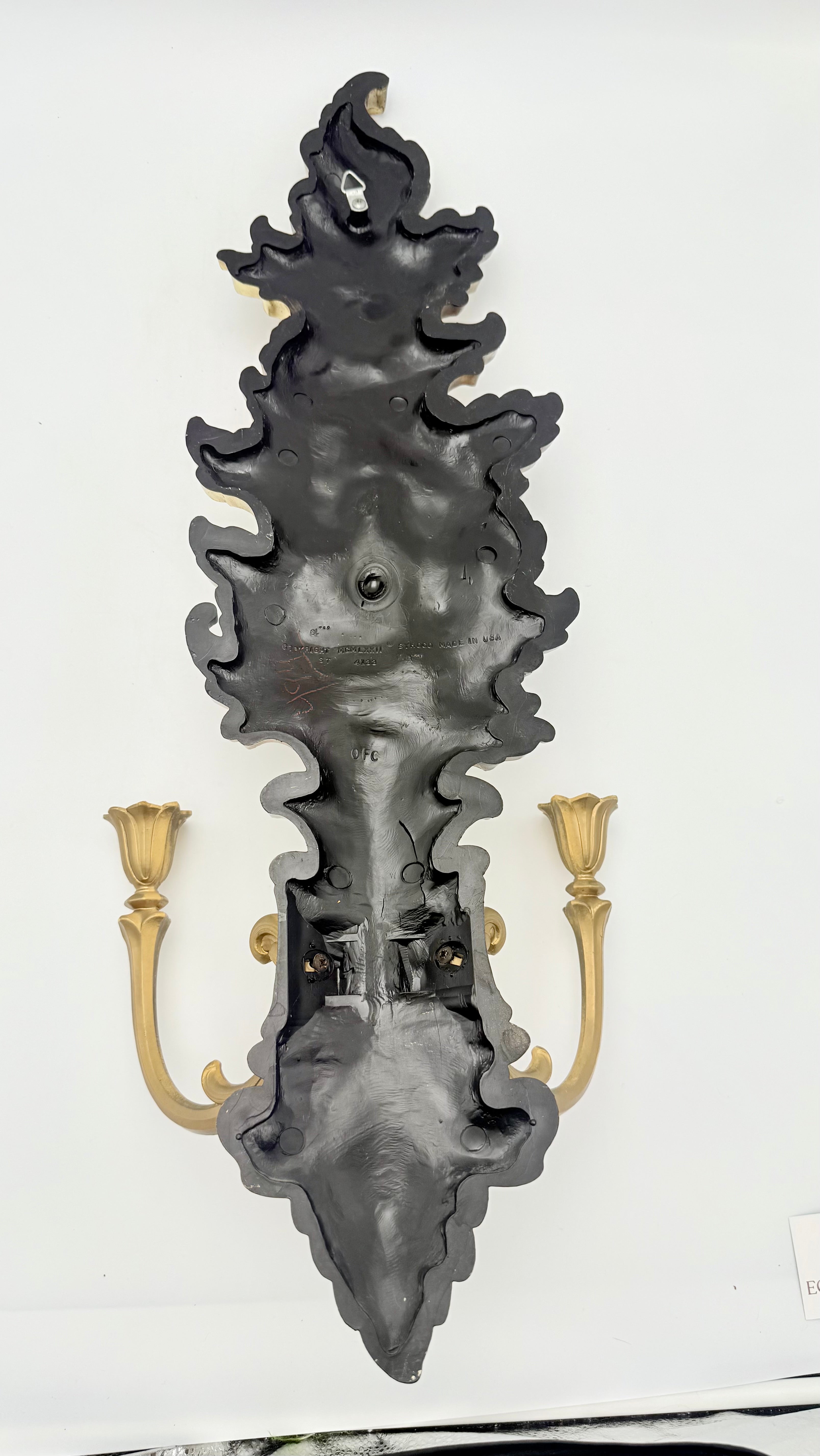 VINTAGE 1973 SYROCO BRIGHT GOLD FLORAL TWO-ARM WALL SCONCE – HOLLYWOOD REGENCY ROCOCO STYLE, GILT FLOWER DESIGN, MADE IN USA, 26 INCHES TALL