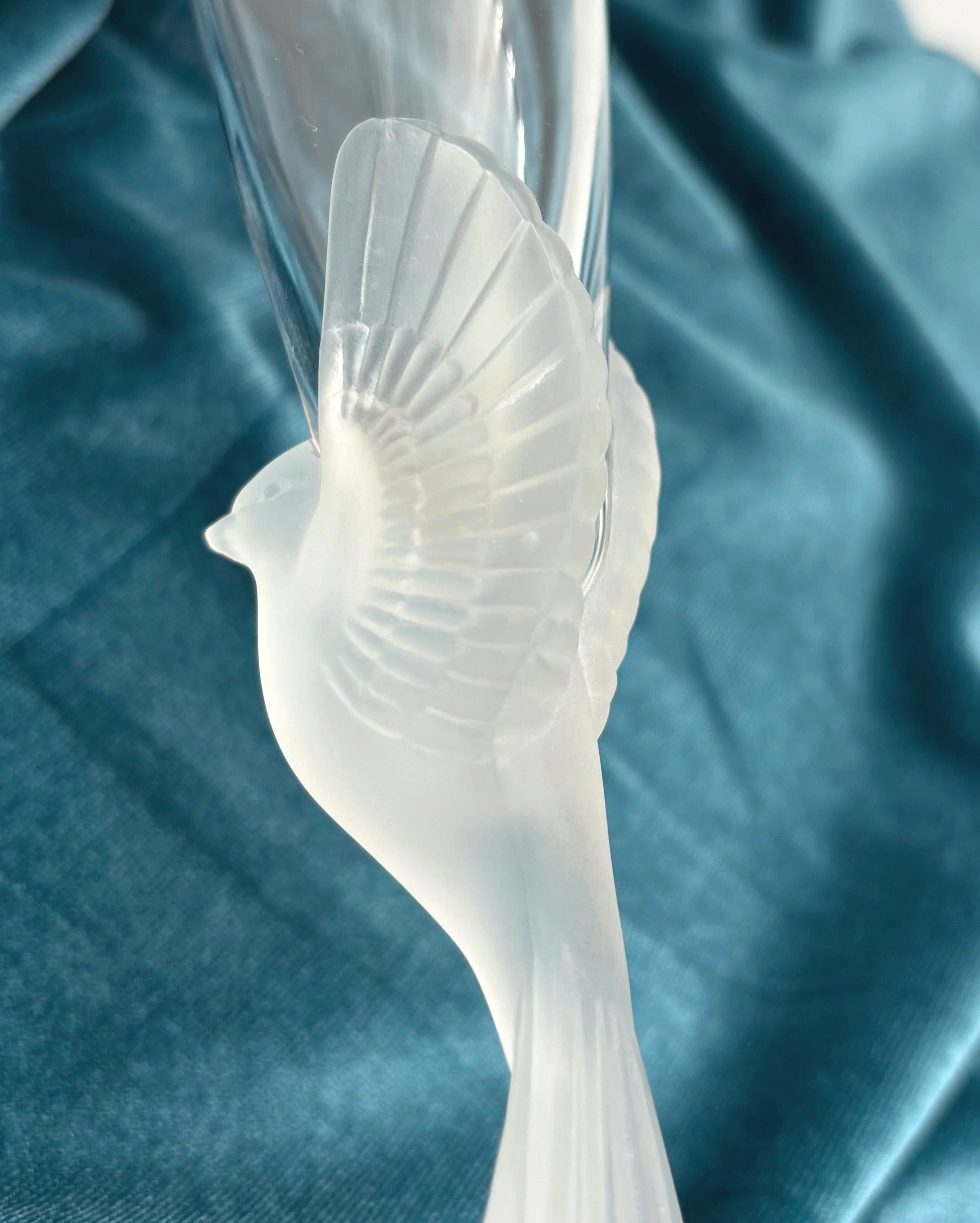 VINTAGE SASAKI WINGS CRYSTAL CHAMPAGNE FLUTE WITH FROSTED DOVE STEM