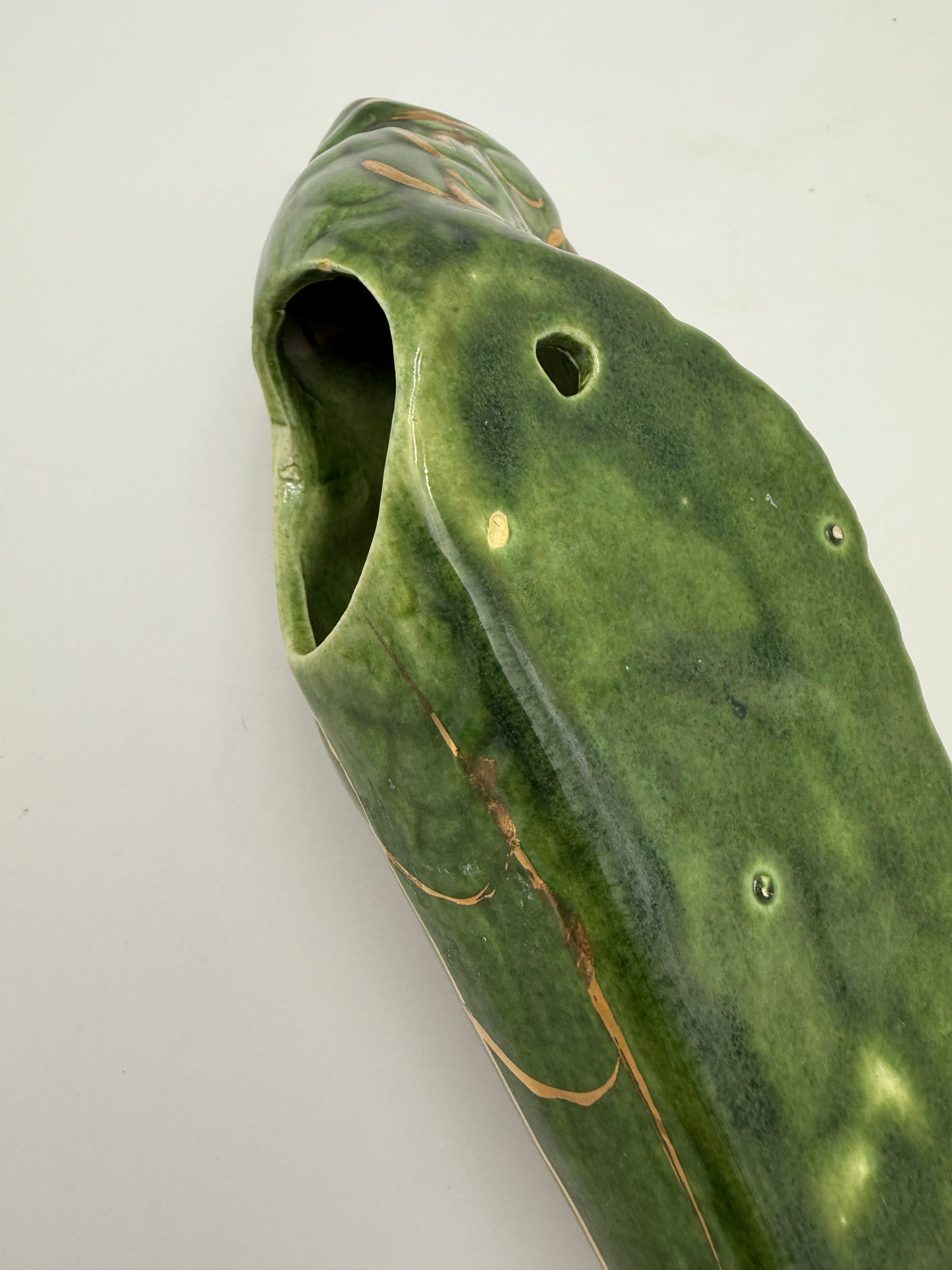 VINTAGE CERAMIC PARROT WALL POCKET
