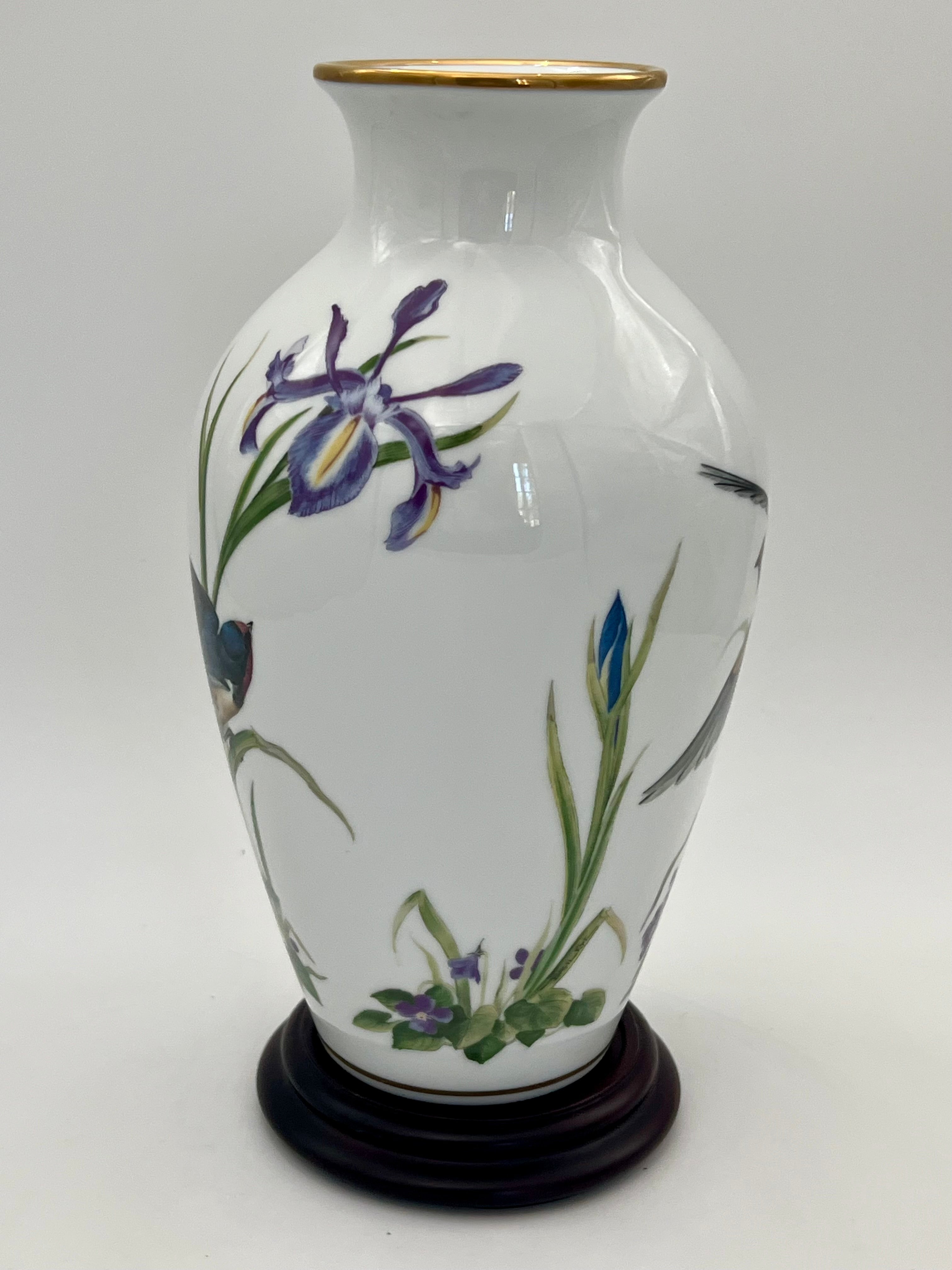 THE MEADOWLAND BIRD VASE BY BASIL EDE – 1980 FRANKLIN PORCELAIN – LIMITED EDITION WITH ORIGINAL PAPERWORK & STAND