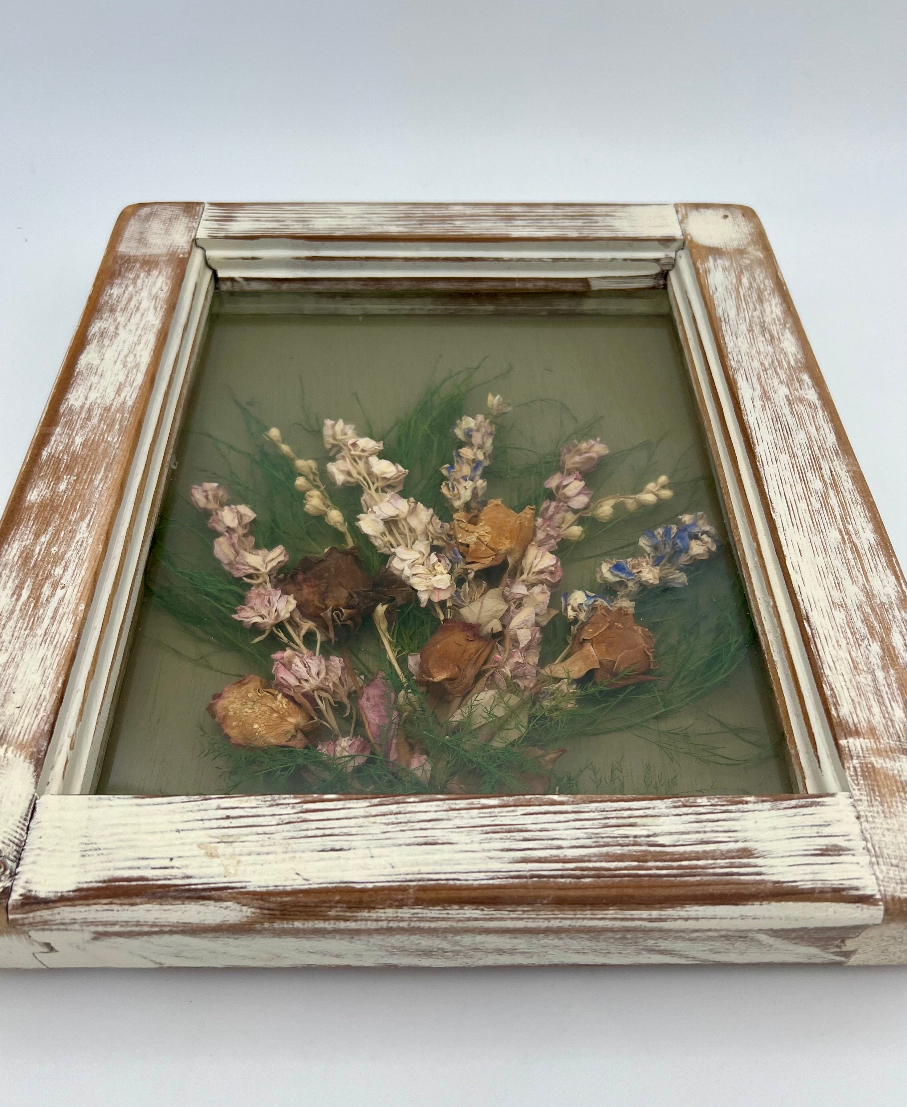 VINTAGE 1970s–1980s DRIED FLOWER SHADOW BOX WITH DISTRESSED WOOD FRAME
