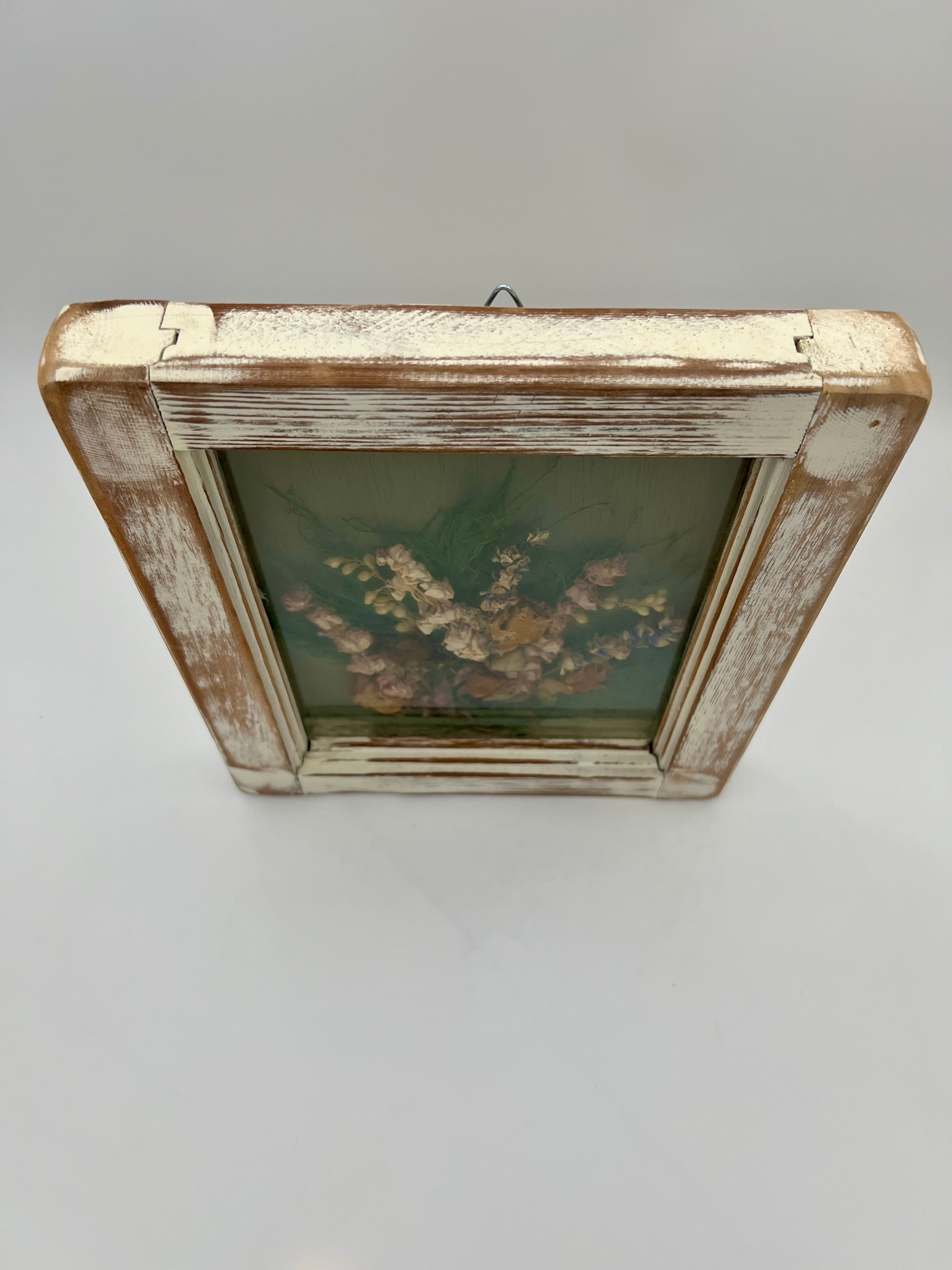 VINTAGE 1970s–1980s DRIED FLOWER SHADOW BOX WITH DISTRESSED WOOD FRAME