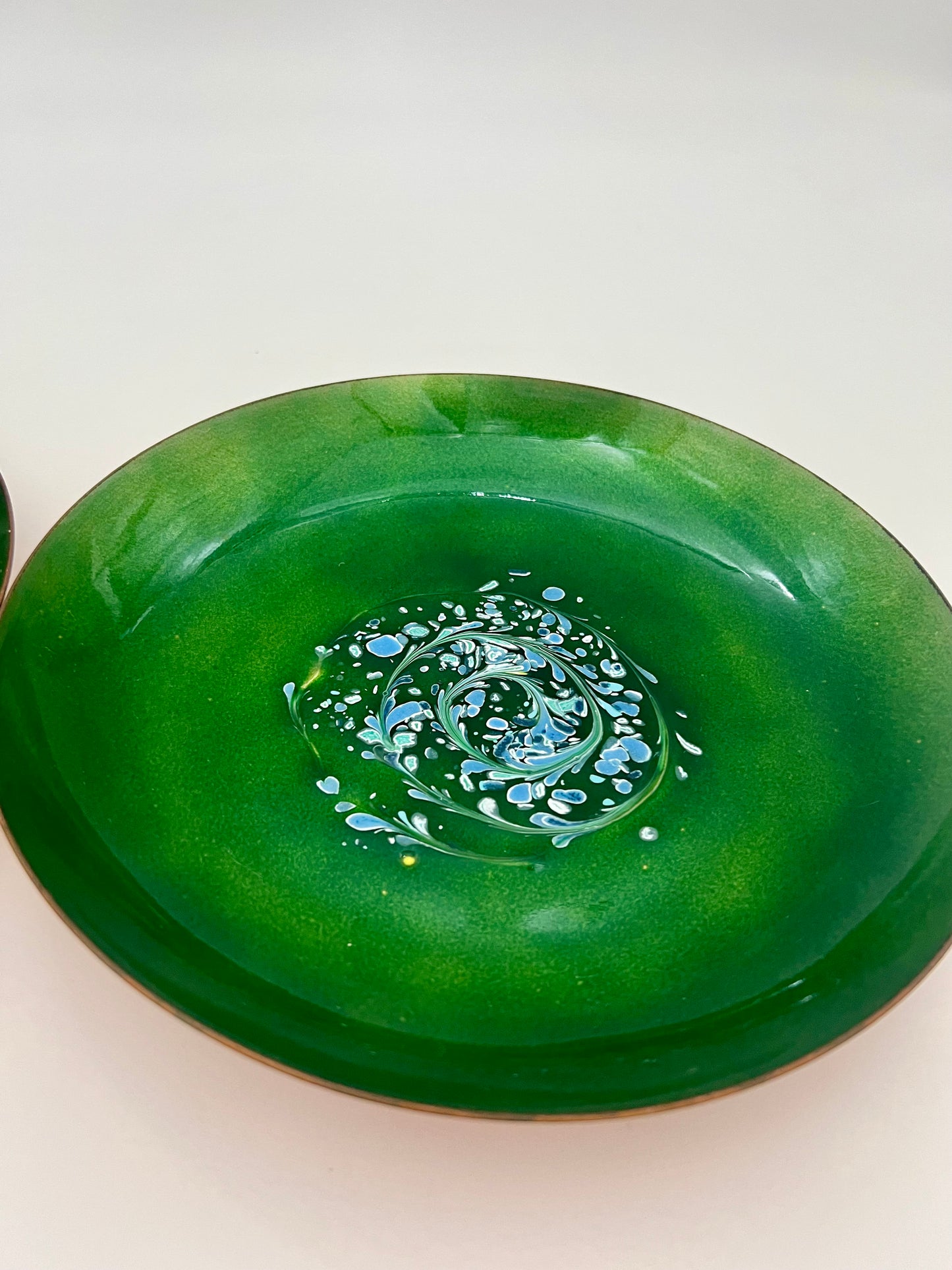 LEON STATHAM ENAMEL ON COPPER PLATES – MID-CENTURY MODERN GREEN ABSTRACT PAIR 8 INCHES