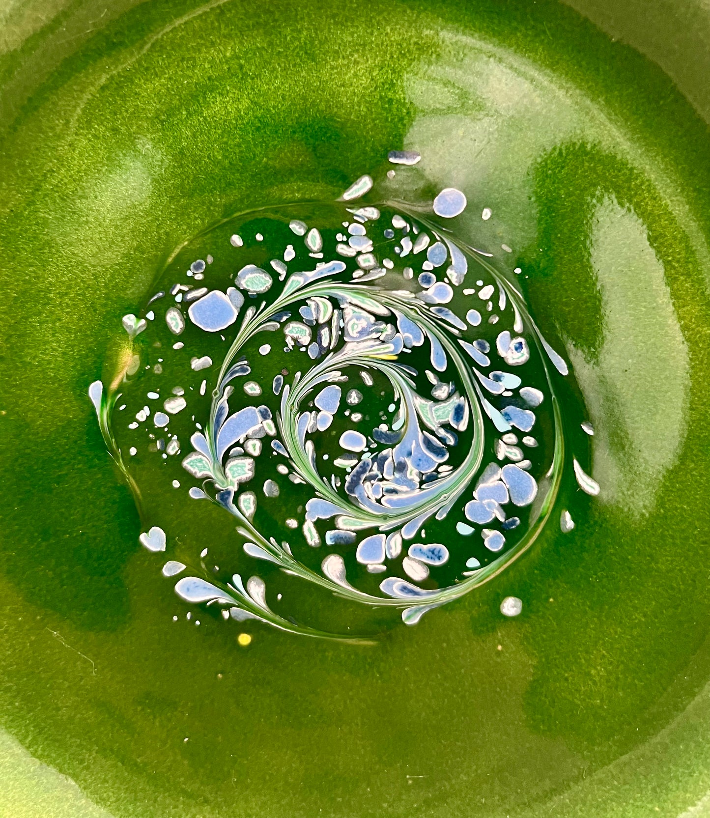 LEON STATHAM ENAMEL ON COPPER PLATES – MID-CENTURY MODERN GREEN ABSTRACT PAIR 8 INCHES