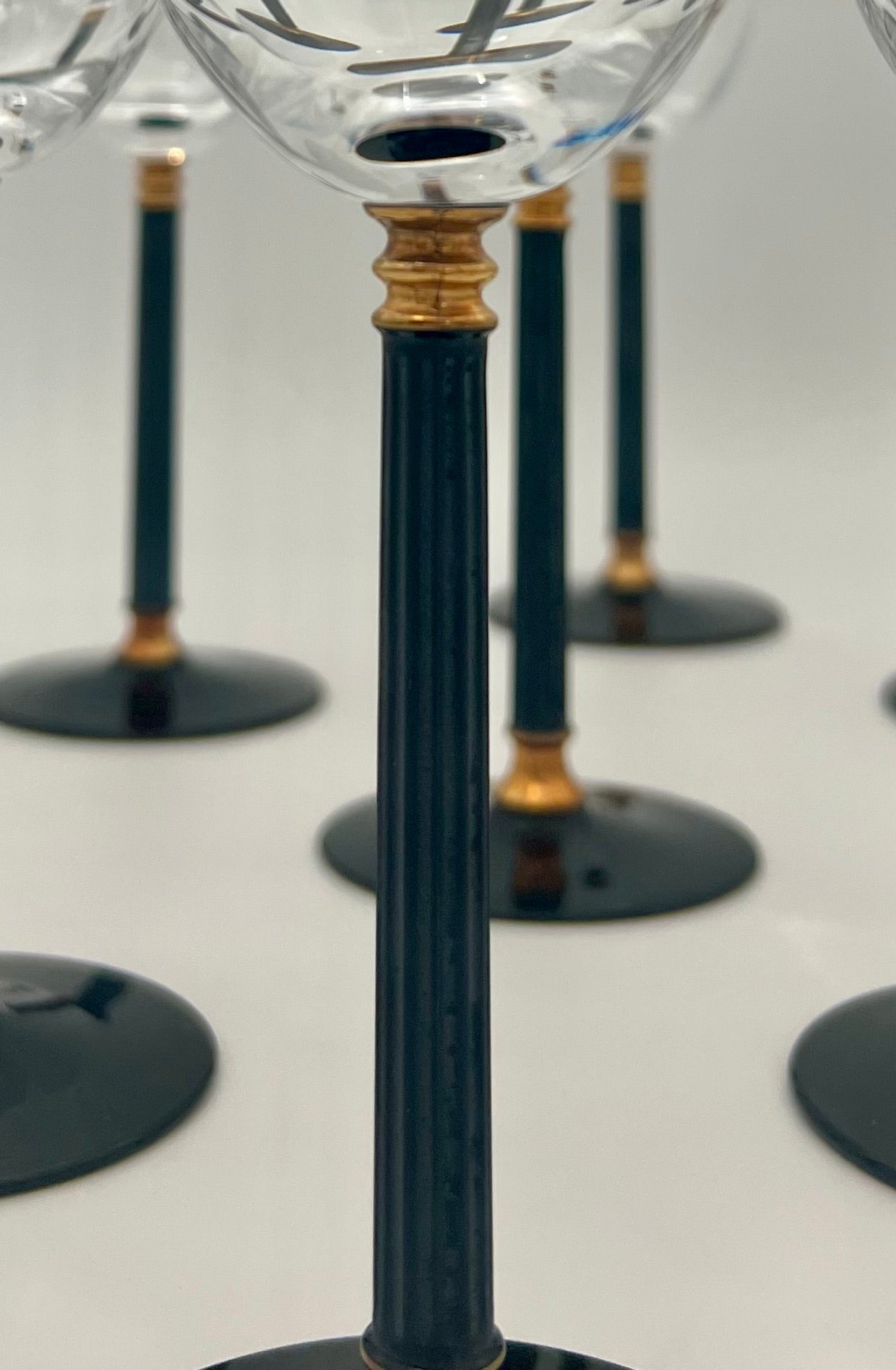 VINTAGE set of 8 1990s SASAKI TUCANO BLACK STEM WITH GOLD ACCENT WATER/WINE GOBLET