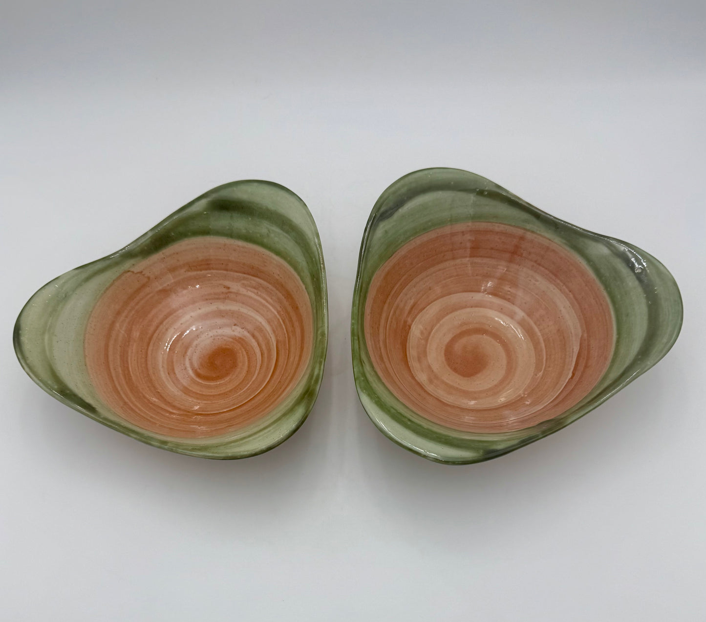 1950s VINTAGE JOHN B. TAYLOR GREEN AND BLUSH SERVING BOWLS, PAIR