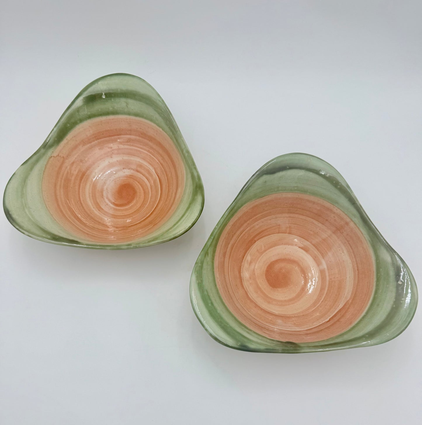 1950s VINTAGE JOHN B. TAYLOR GREEN AND BLUSH SERVING BOWLS, PAIR