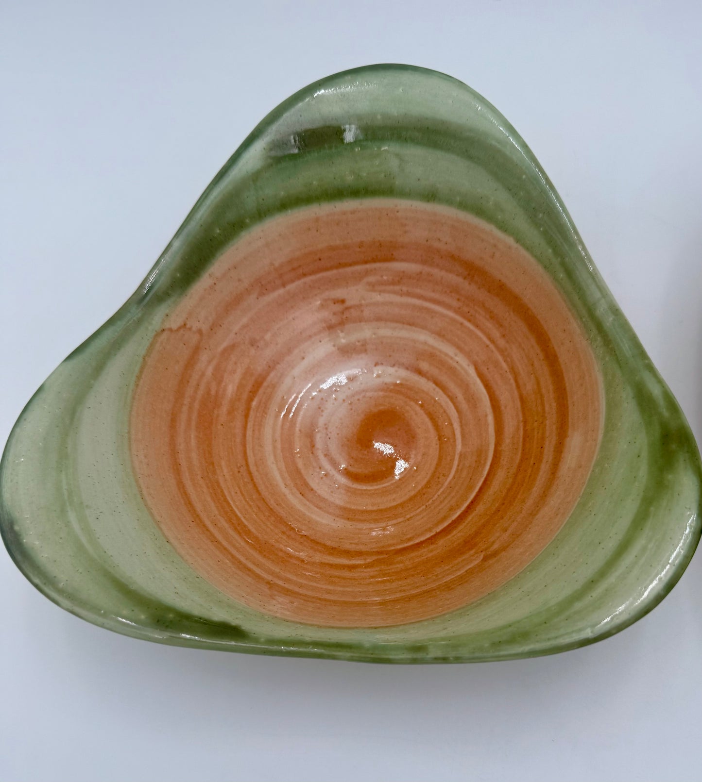 1950s VINTAGE JOHN B. TAYLOR GREEN AND BLUSH SERVING BOWLS, PAIR