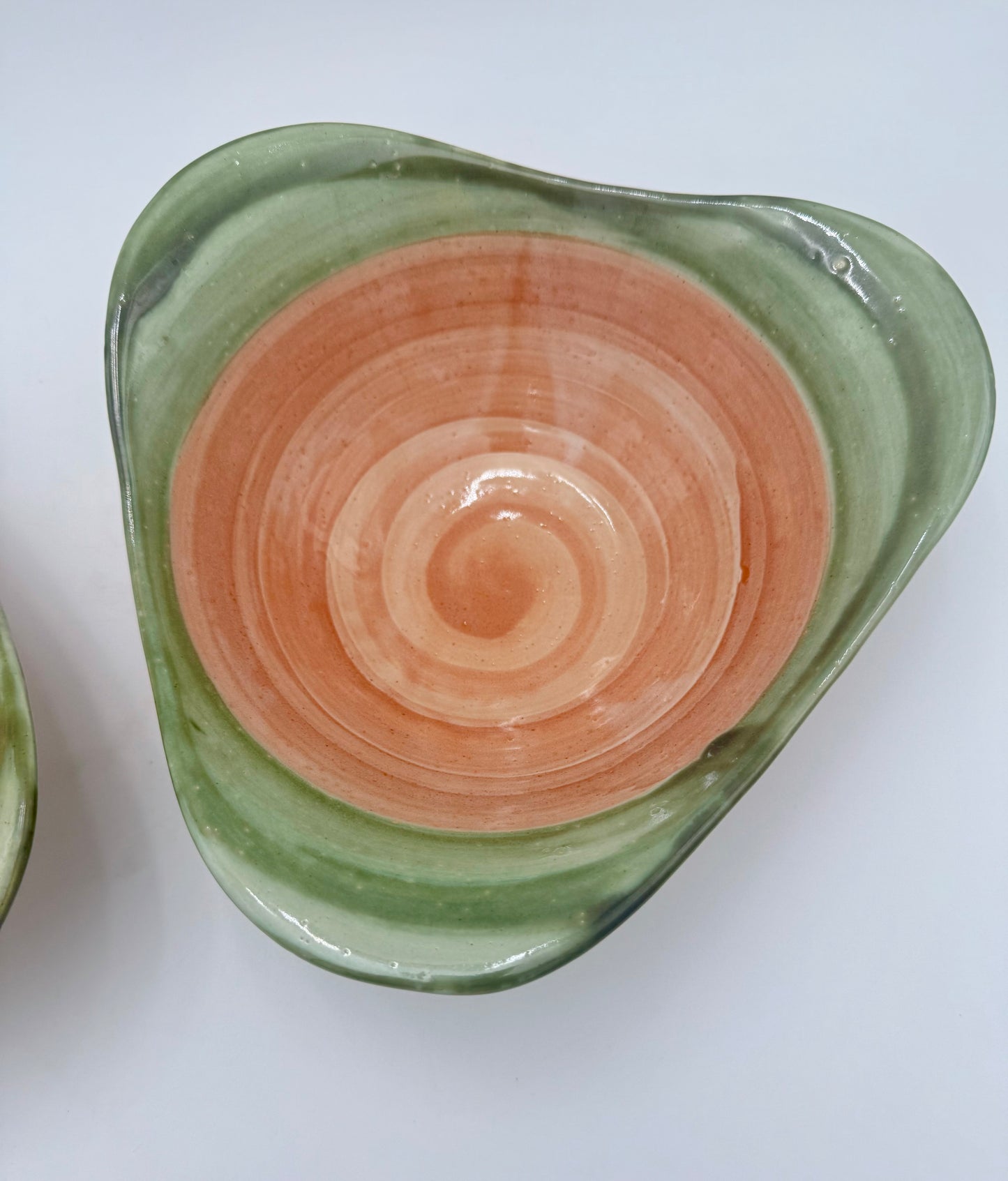 1950s VINTAGE JOHN B. TAYLOR GREEN AND BLUSH SERVING BOWLS, PAIR