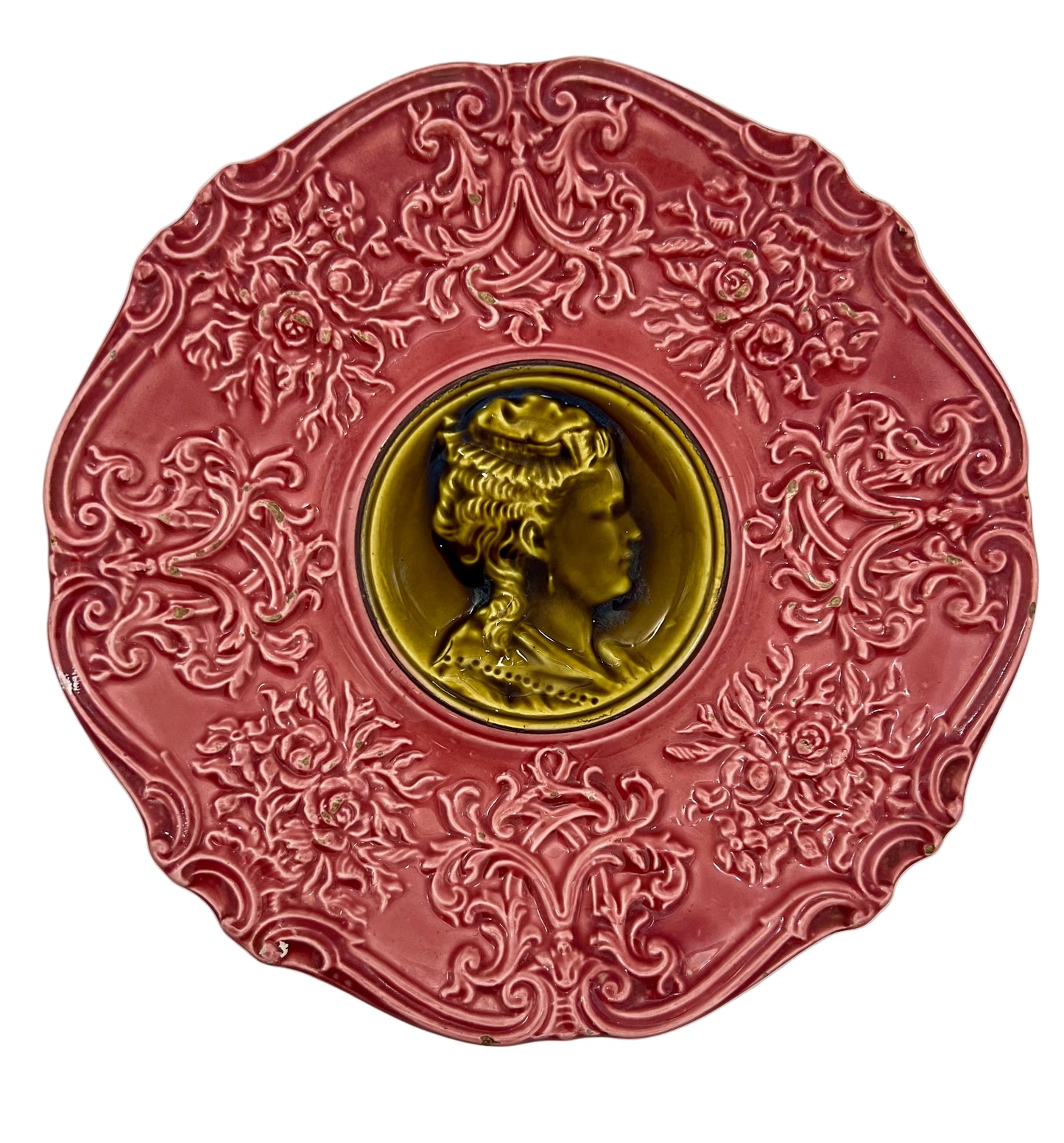 ANTIQUE VILLEROY & BOCH SCHRAMBERG MAJOLICA CAMEO PLATE – PINK WITH OLIVE PORTRAIT MEDALLION, CIRCA 1880s