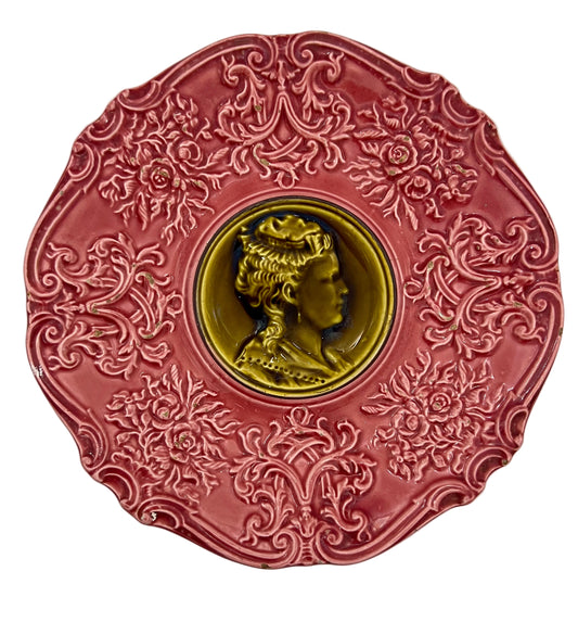 ANTIQUE VILLEROY & BOCH SCHRAMBERG MAJOLICA CAMEO PLATE – PINK WITH OLIVE PORTRAIT MEDALLION, CIRCA 1880s