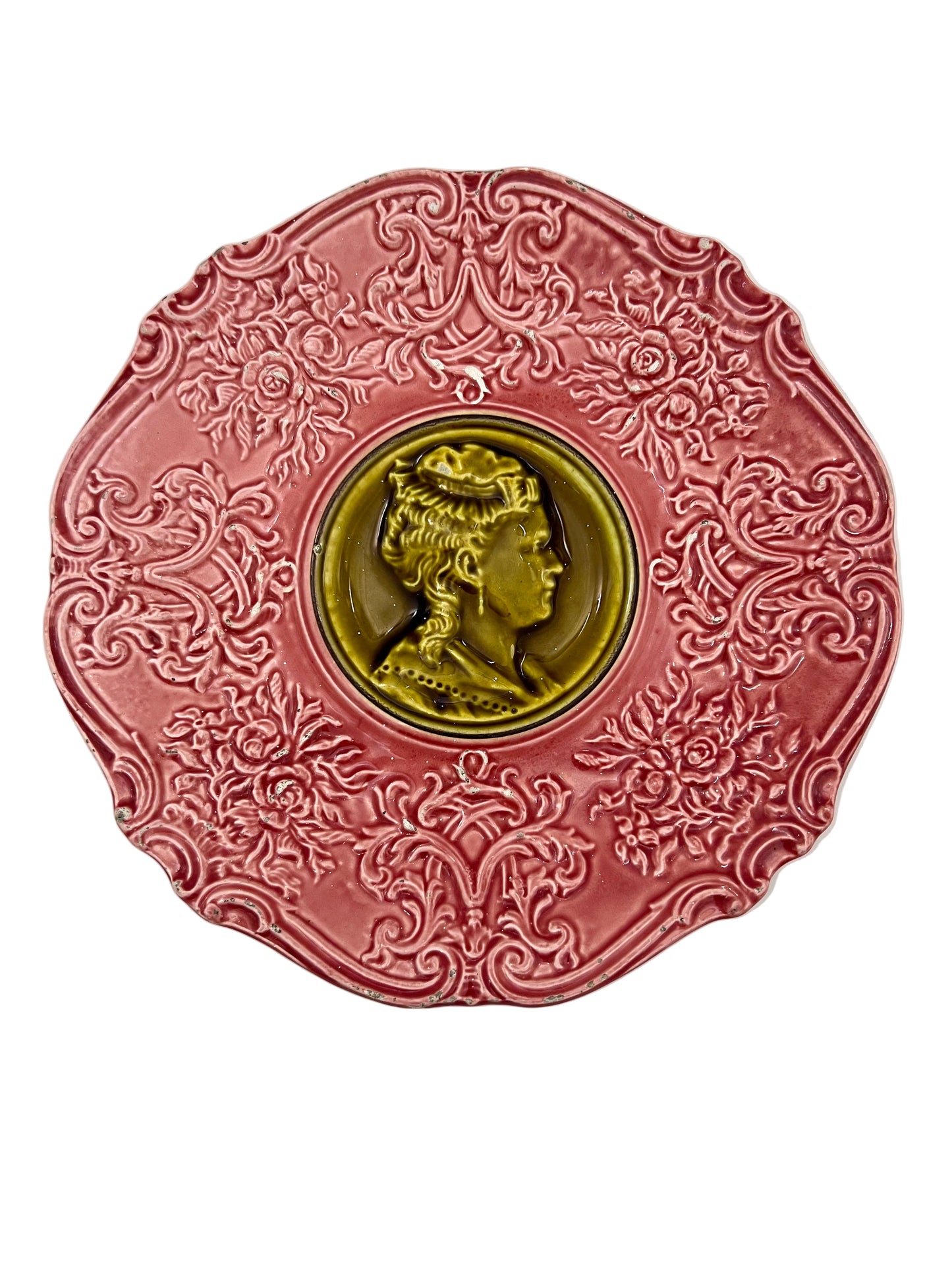 ANTIQUE VILLEROY & BOCH MAJOLICA CAMEO PLATE – RARE PINK WITH OLIVE PORTRAIT MEDALLION, CIRCA 1880s