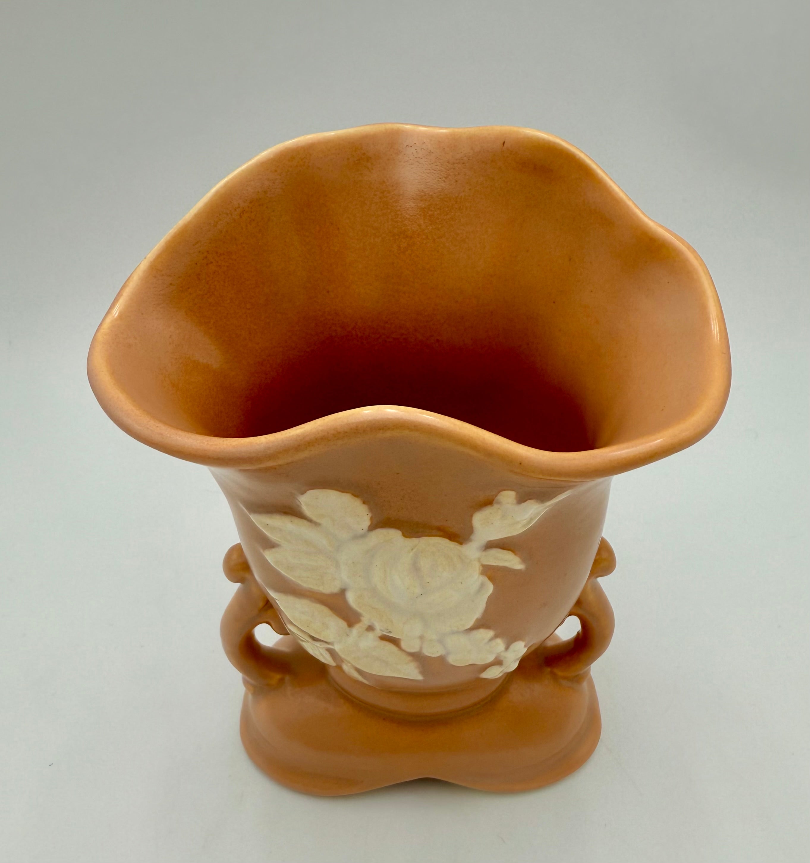 1920S WELLER POTTERY VASE WITH RAISED WHITE ROSE DESIGN