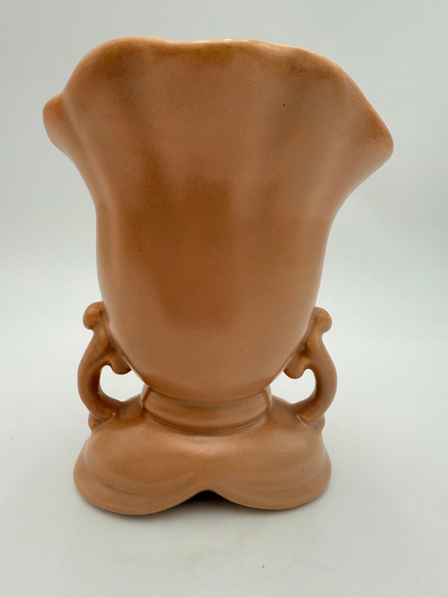AUTHENTIC ART DECO SALMON AND WHITE ROSE VASE, 1927-1933