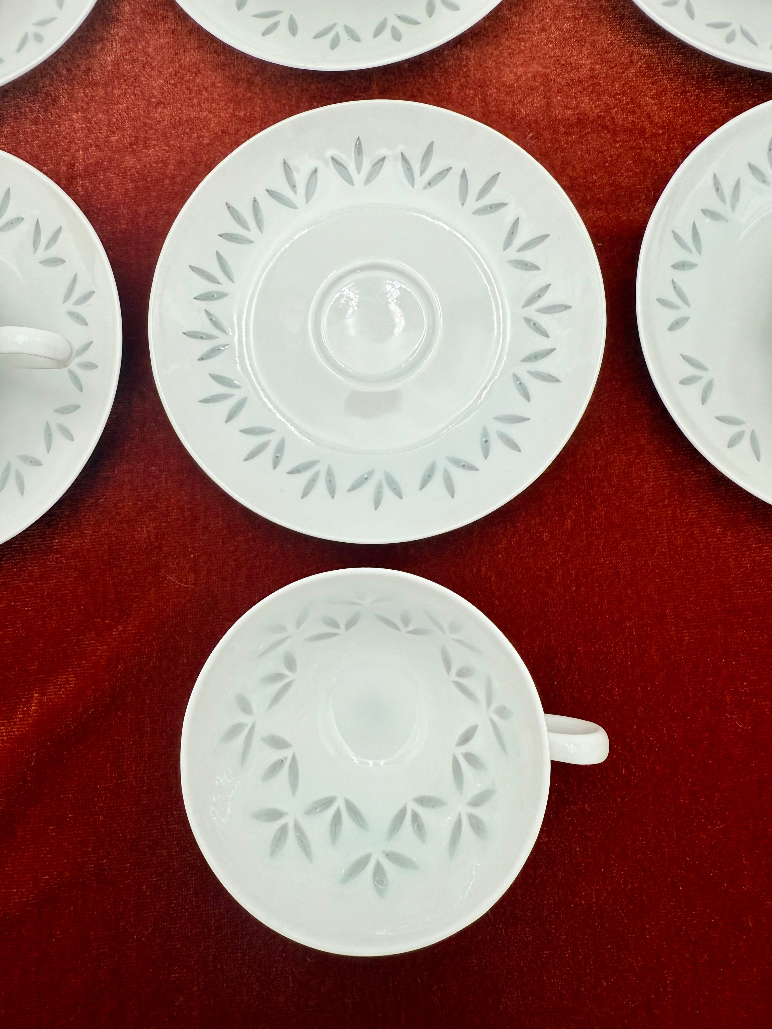 ARABIA FINLAND TEA CUPS & SAUCERS – SET OF 6 – FRIEDL HOLZER-KJELLBERG DESIGN – MID-CENTURY SCANDINAVIAN LEAF PATTERN