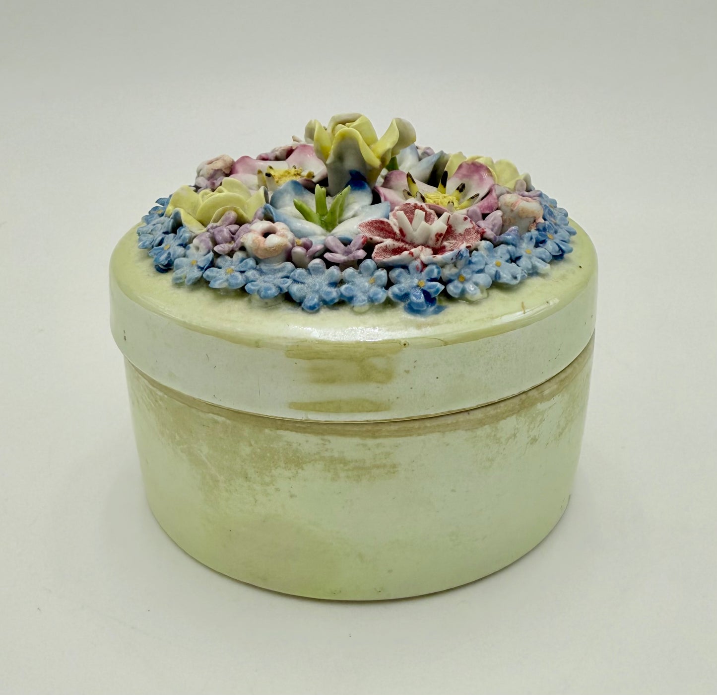 ANTIQUE ELFINWARE PORCELAIN JEWELRY/TRINKET BOX, CIRCA 1920s