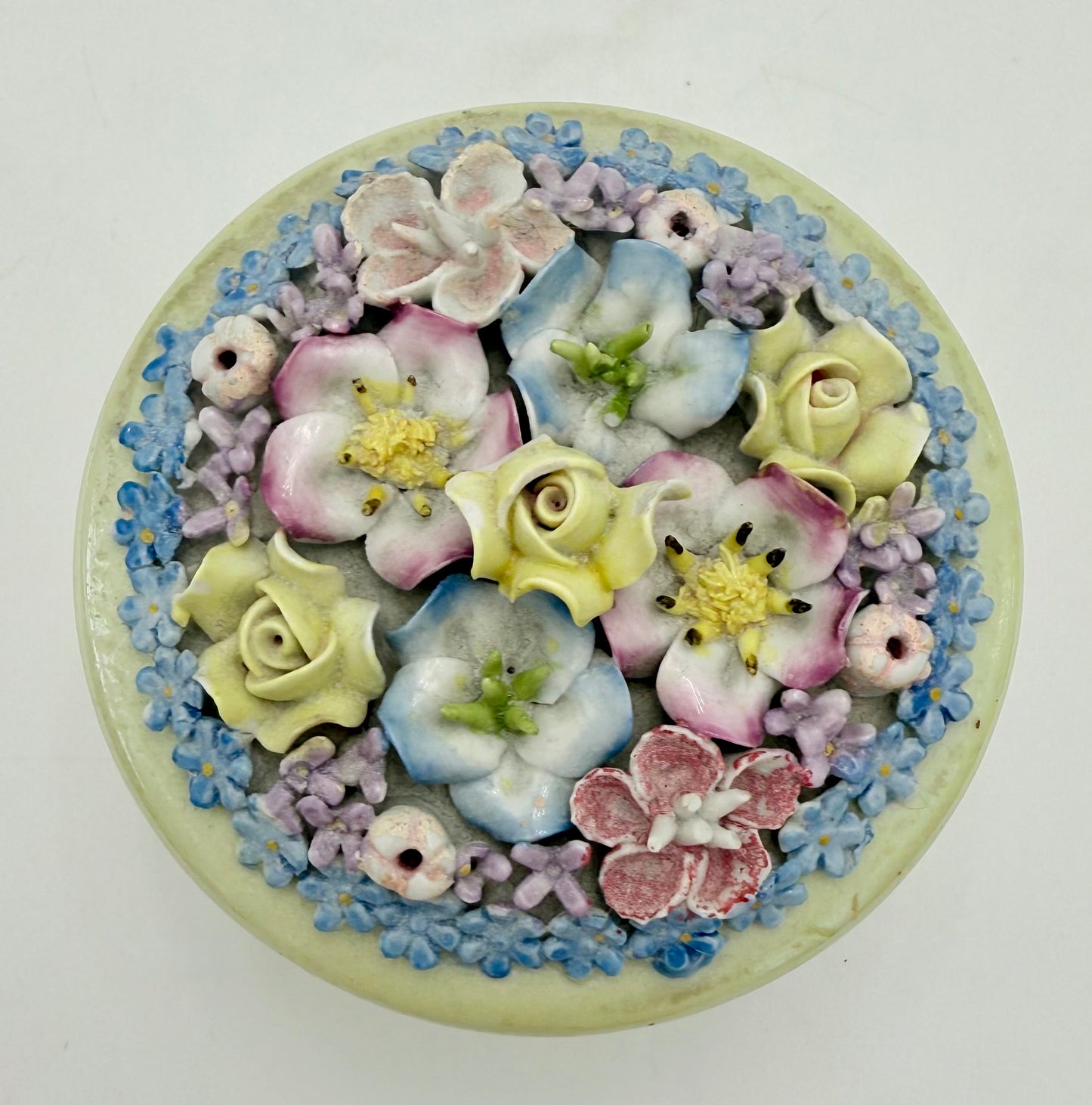 ANTIQUE ELFINWARE PORCELAIN JEWELRY/TRINKET BOX, CIRCA 1920s
