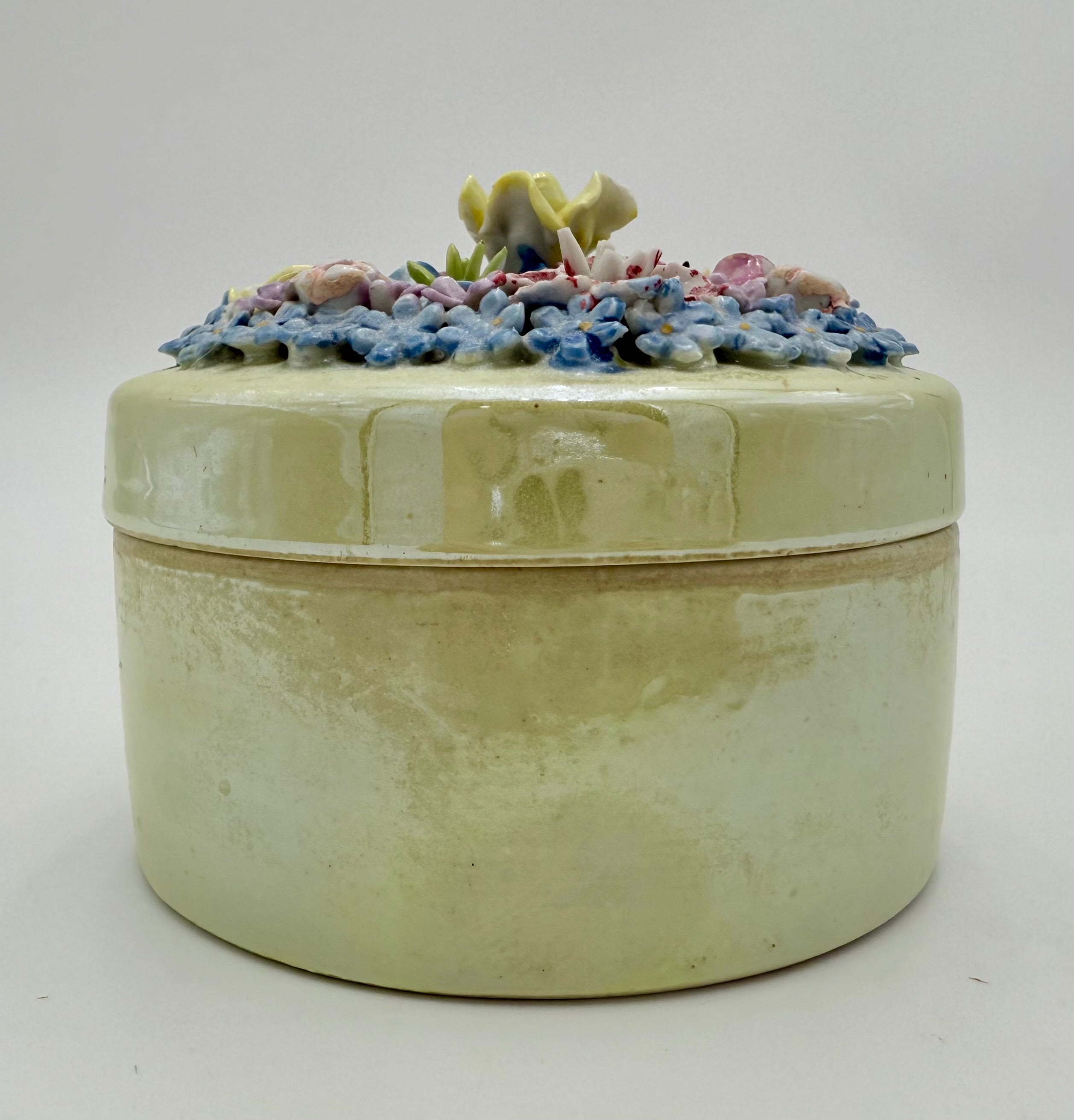 ANTIQUE GERMAN ELFINWARE PORCELAIN POWDER BOX WITH APPLIED FLOWERS