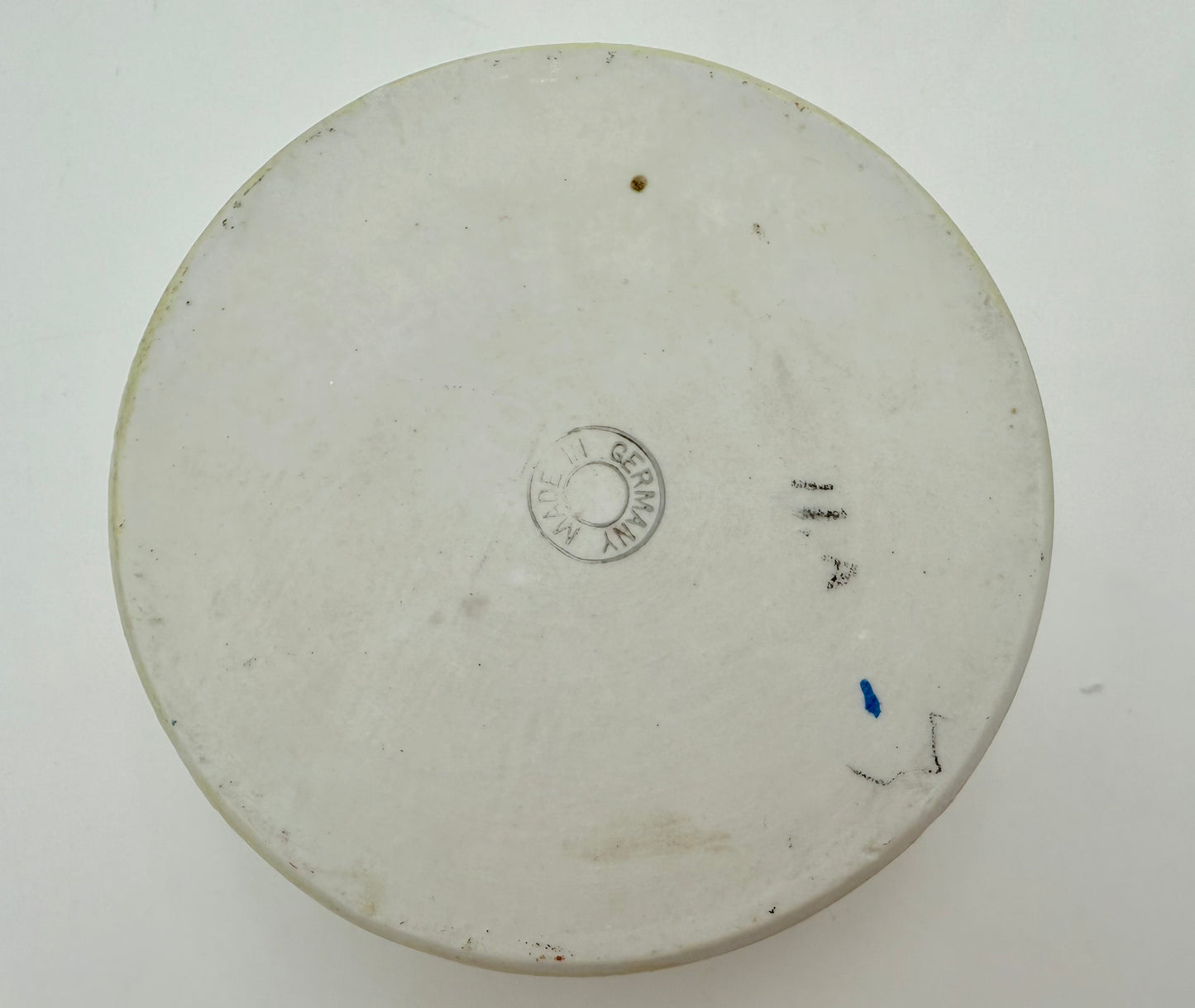 ANTIQUE ELFINWARE PORCELAIN JEWELRY/TRINKET BOX, CIRCA 1920s