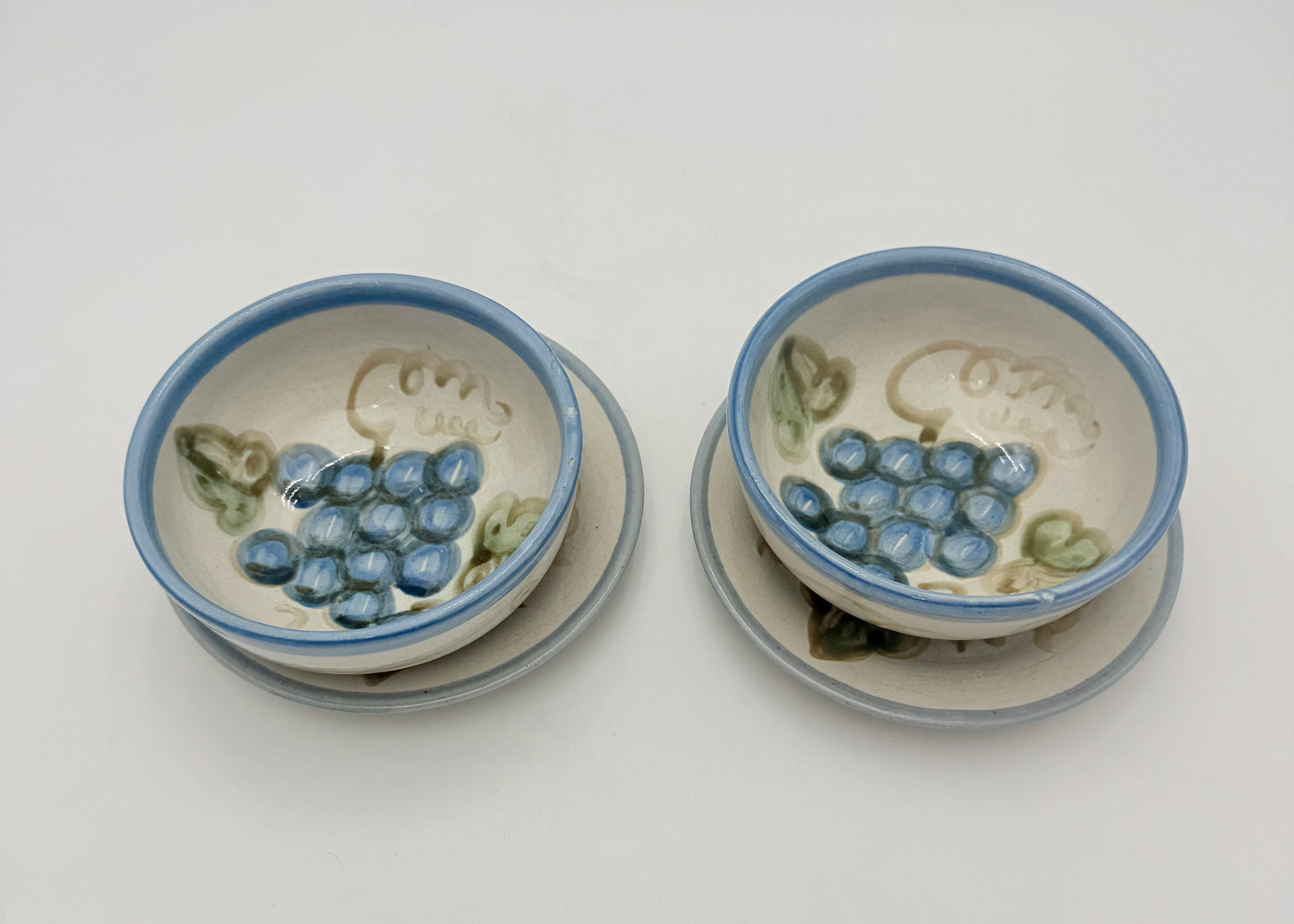 VINTAGE JOHN B TAYLOR SET OF 2 GRAPE ESIGN BOWLS WITH PLATES