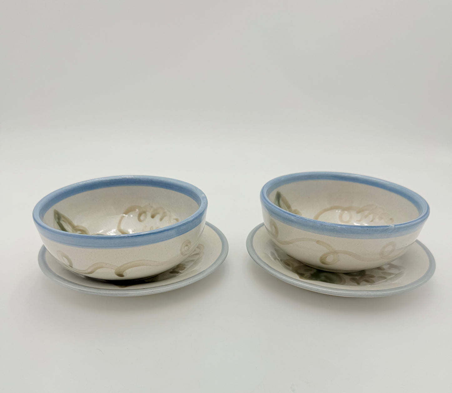 VINTAGE JOHN B TAYLOR SET OF 2 GRAPE ESIGN BOWLS WITH PLATES