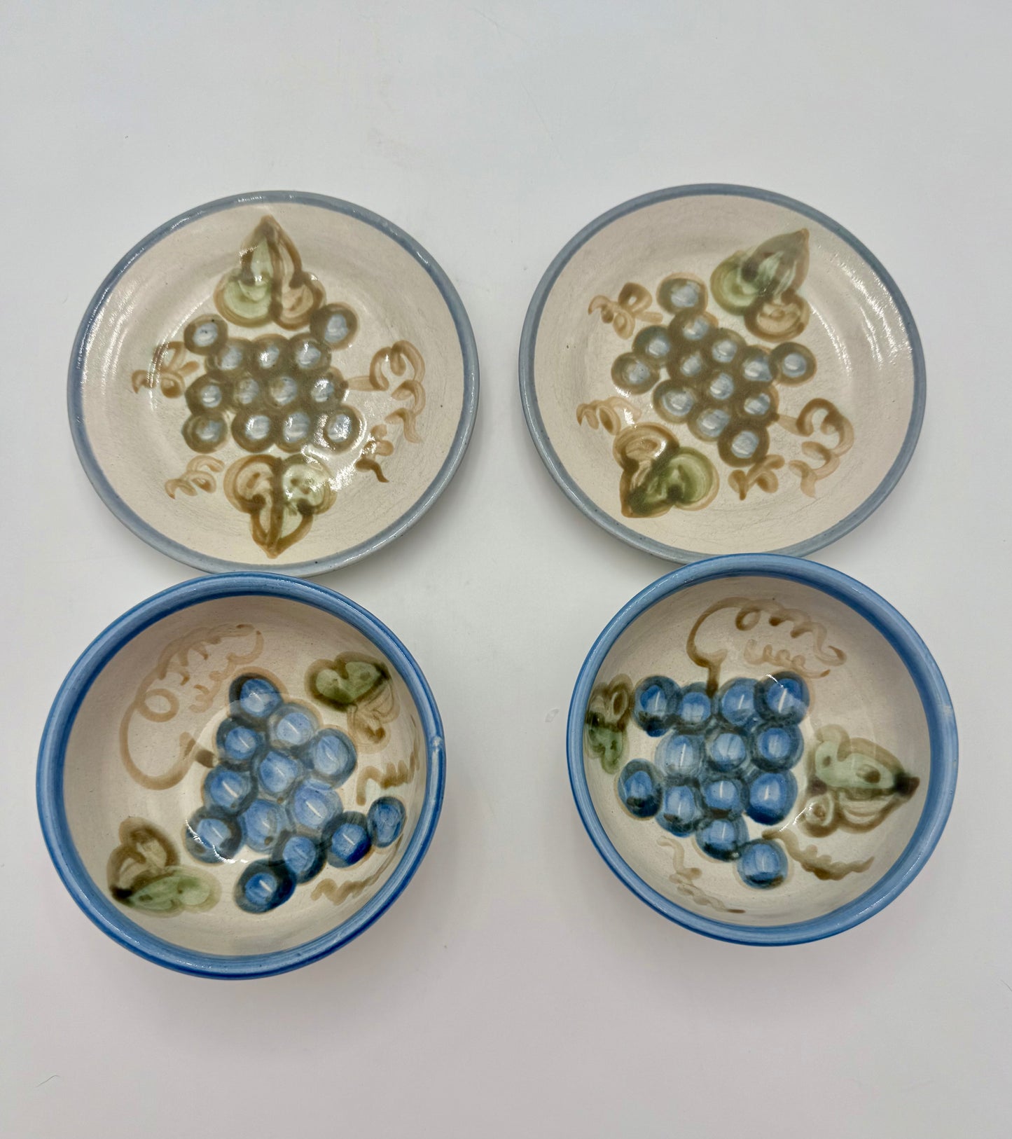 VINTAGE JOHN B TAYLOR SET OF 2 GRAPE ESIGN BOWLS WITH PLATES