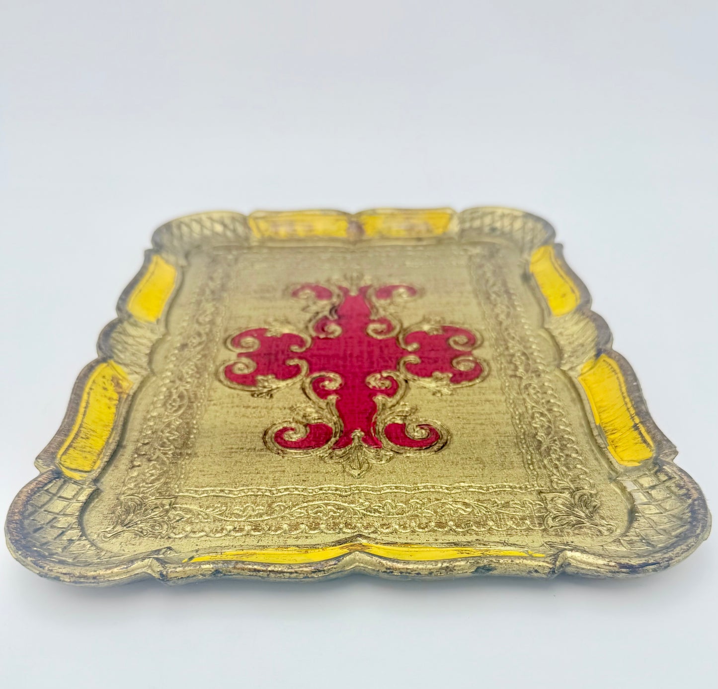 VINTAGE ITALIAN FLORENTINE RED AND GOLD GILT TRAY, CIRCA 1960s
