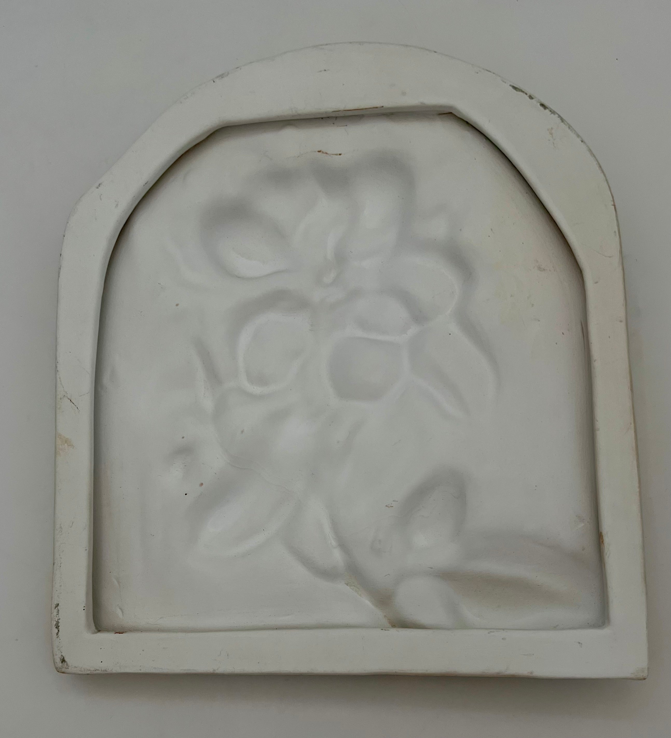 ARCH-TOP PLASTER MAGNOLIA WALL PLAQUE • Circa 1990s • Antiqued Cream & Ochre Botanical Relief • 11″H × 10″W