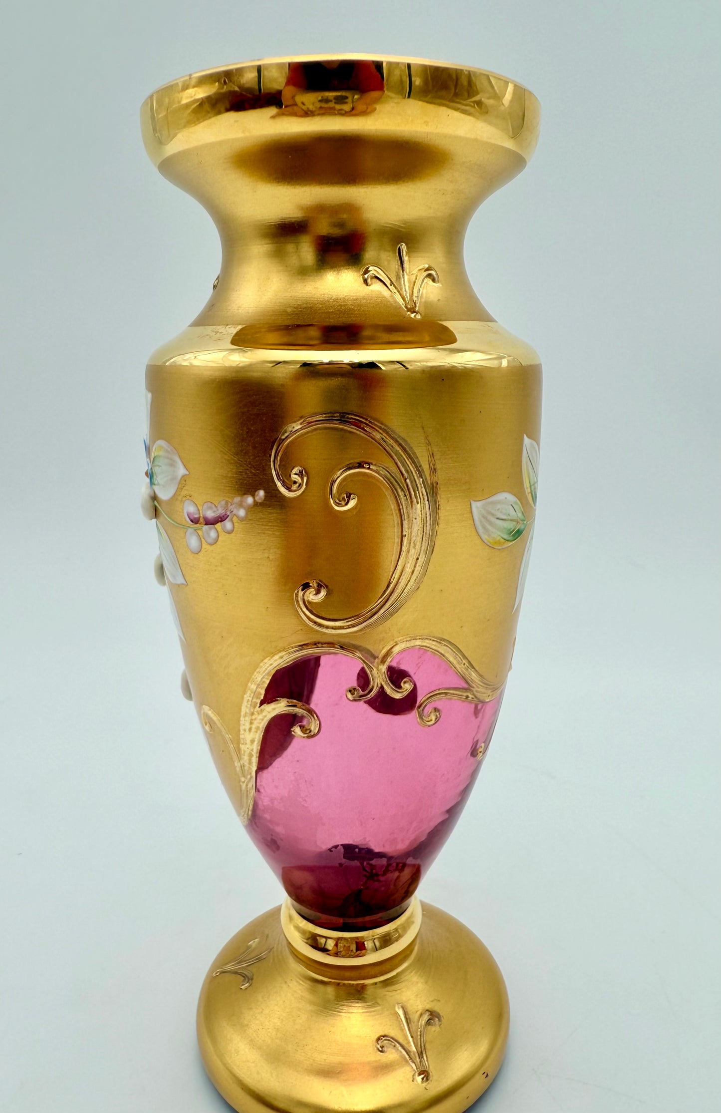 VINTAGE MOSER BOHEMIAN CRYSTAL GLASS RASPBERRY AND GOLD VASE