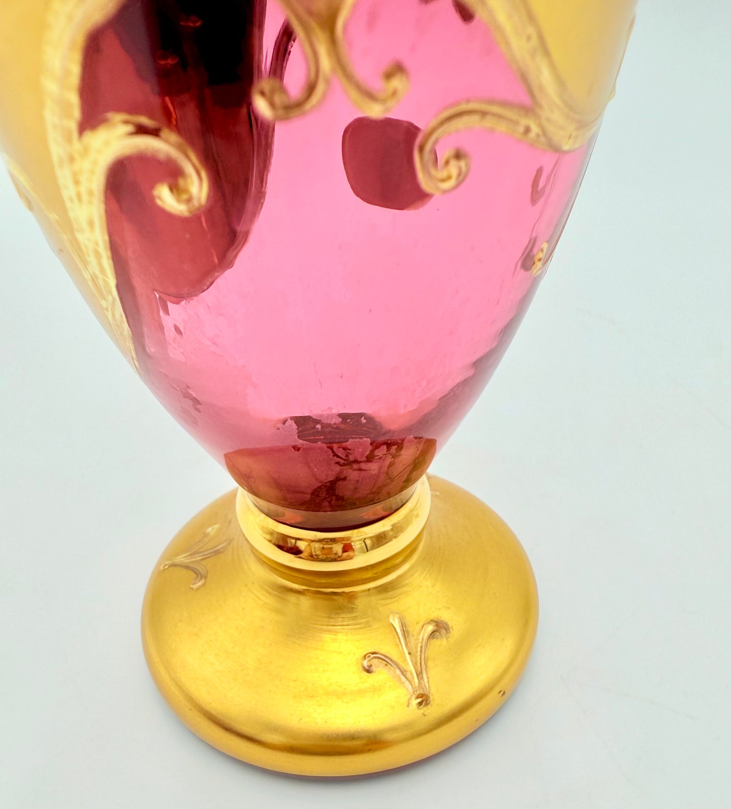 VINTAGE MOSER BOHEMIAN CRYSTAL GLASS RASPBERRY AND GOLD VASE