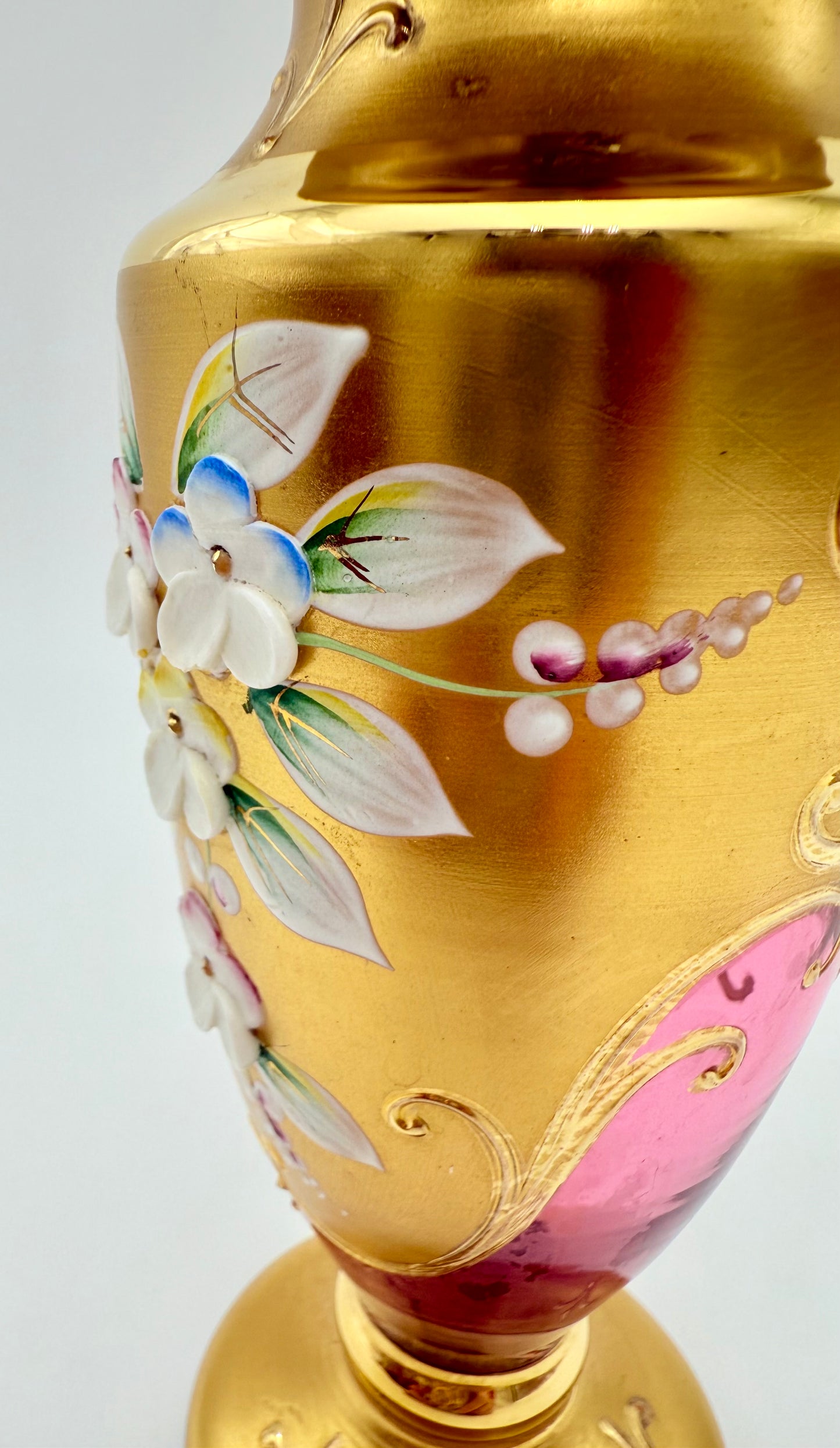 VINTAGE MOSER BOHEMIAN CRYSTAL GLASS RASPBERRY AND GOLD VASE