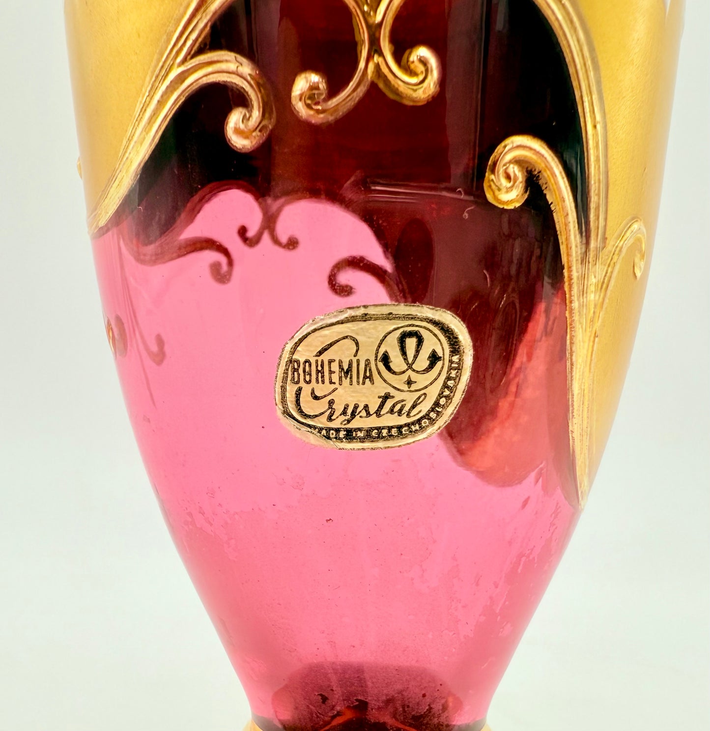 VINTAGE MOSER BOHEMIAN CRYSTAL GLASS RASPBERRY AND GOLD VASE
