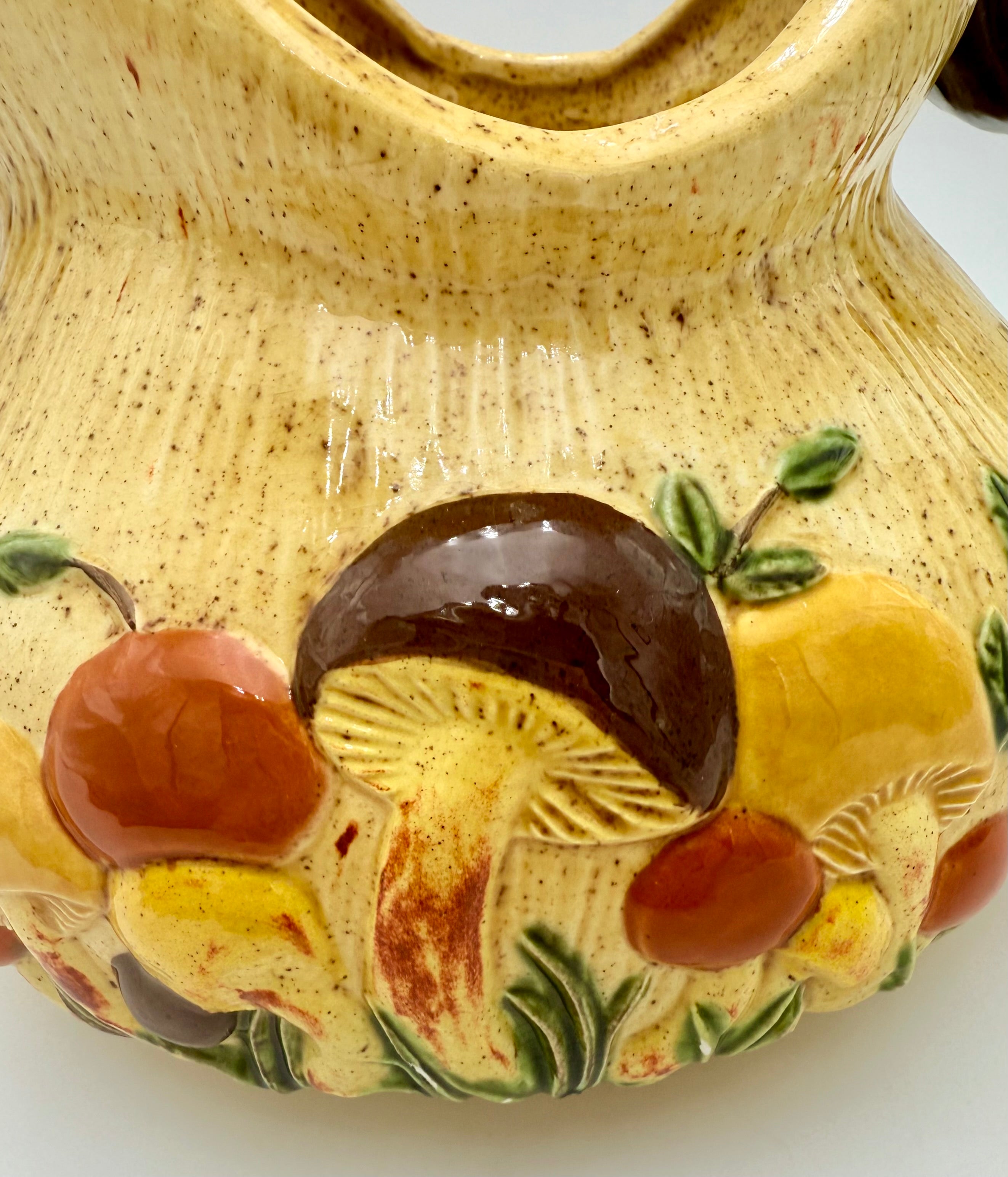 VINTAGE ARNELS MUSHROOM PITCHER 1977 CERAMIC • RETRO FOLK ART VASE