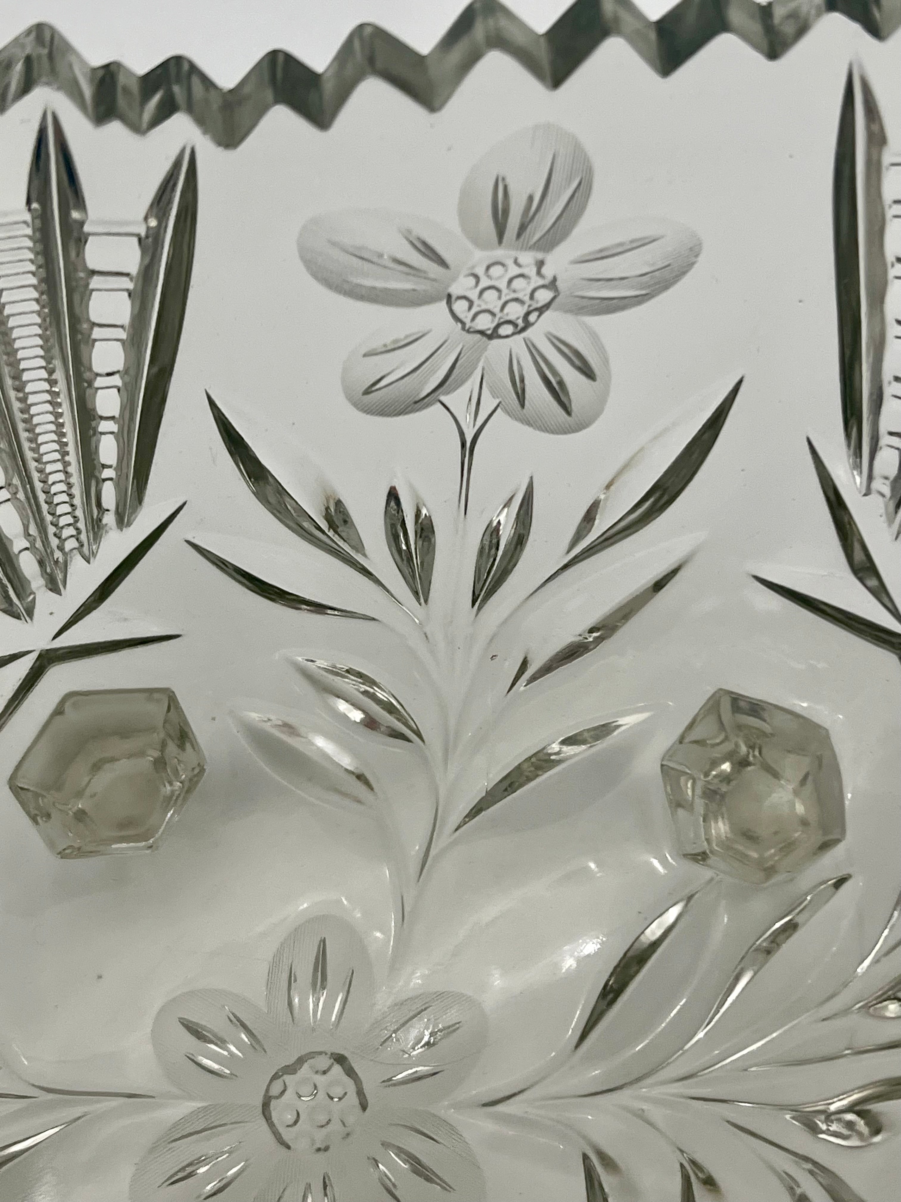 INDIANA GLASS “RAYED FLOWER” 4-FOOTED PRESSED GLASS CENTERPIECE BOWL