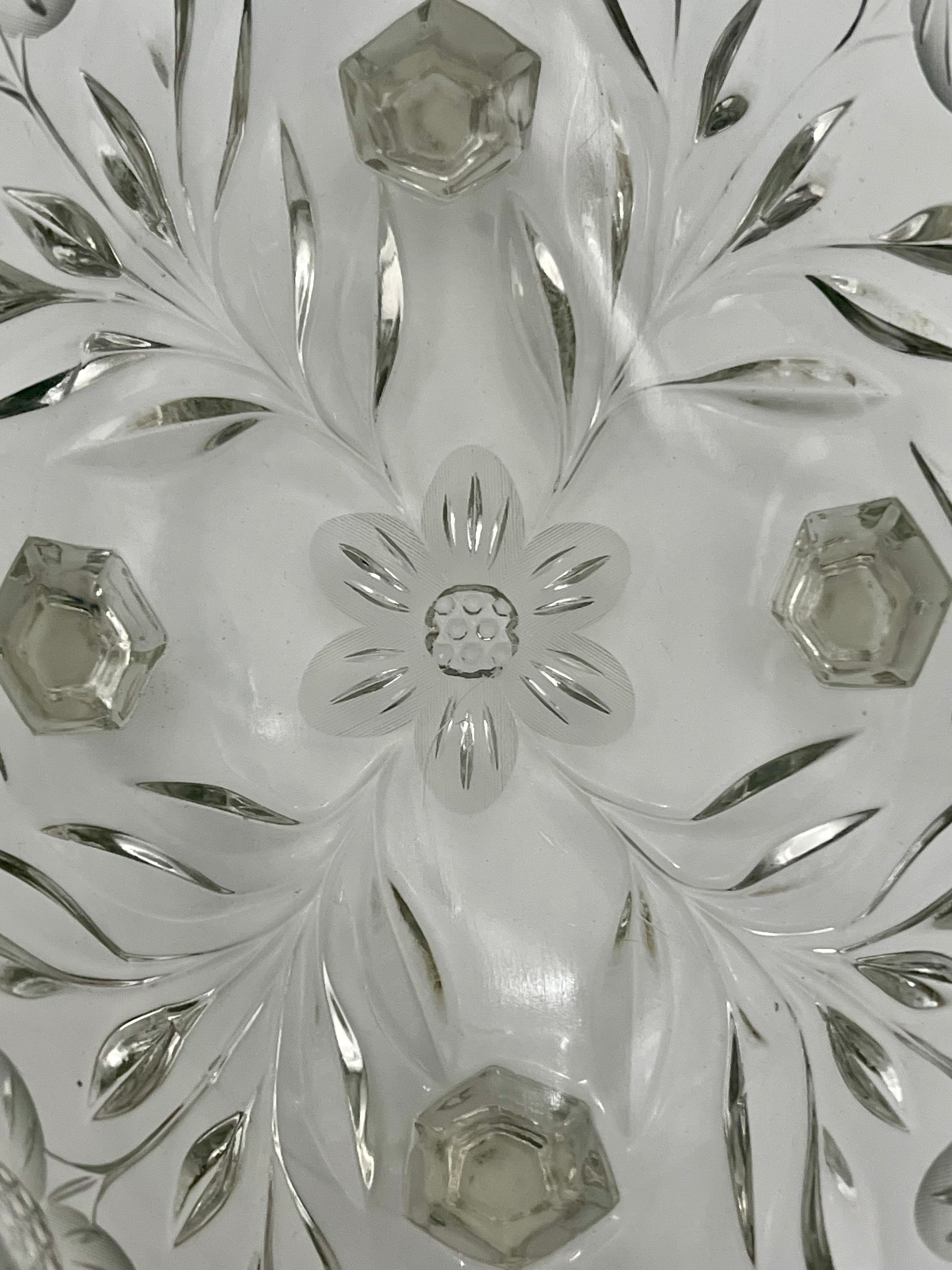 INDIANA GLASS “RAYED FLOWER” 4-FOOTED PRESSED GLASS CENTERPIECE BOWL