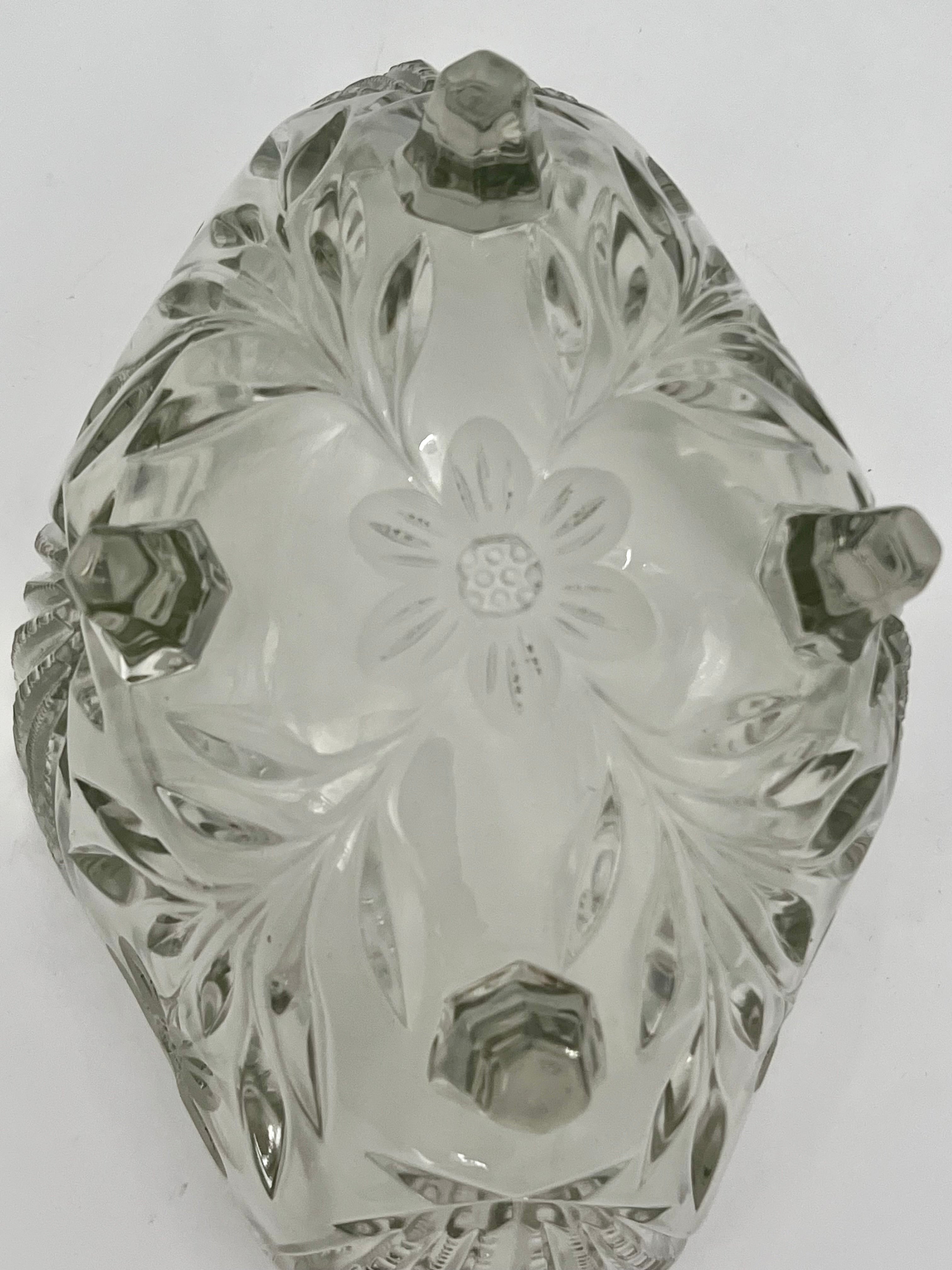 INDIANA GLASS “RAYED FLOWER” 4-FOOTED PRESSED GLASS CENTERPIECE BOWL
