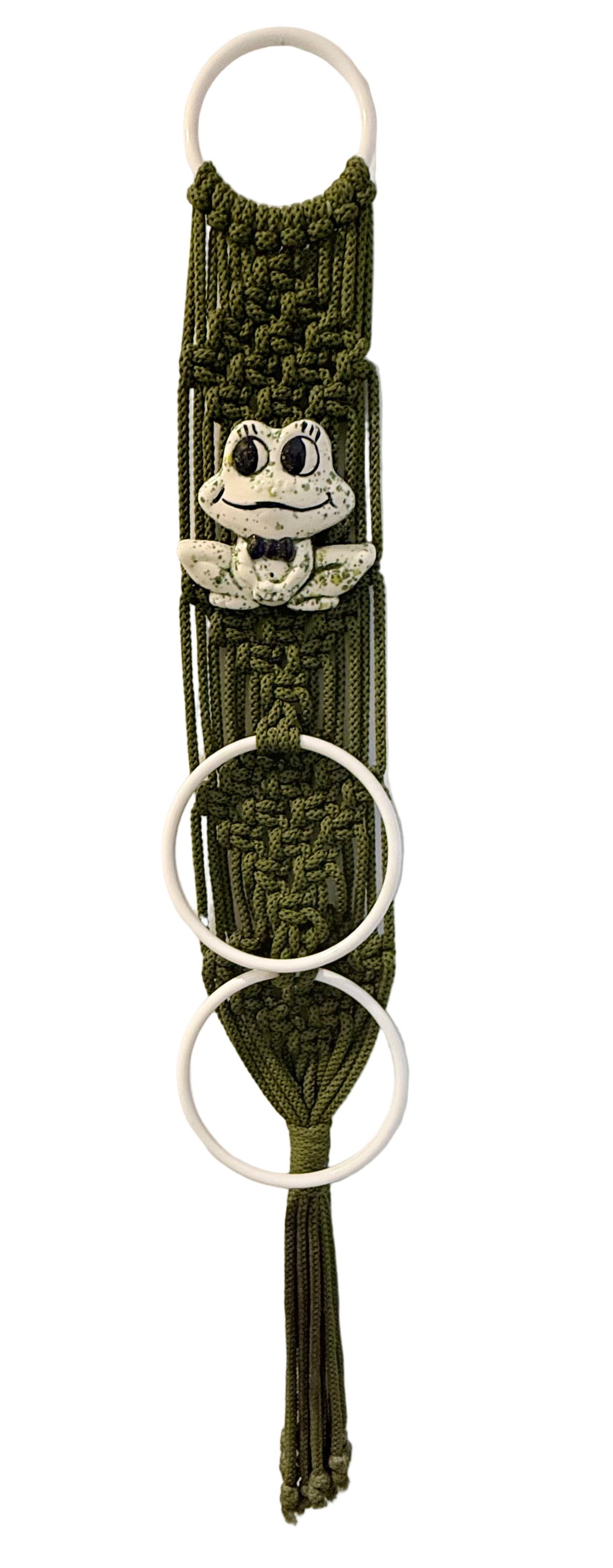 Vintage Macramé Frog Towel Holder Wall Hanging, 1970s Boho Bathroom Decor, Ceramic Frog Wall Art, Green Macrame Towel Rack with Two Rings