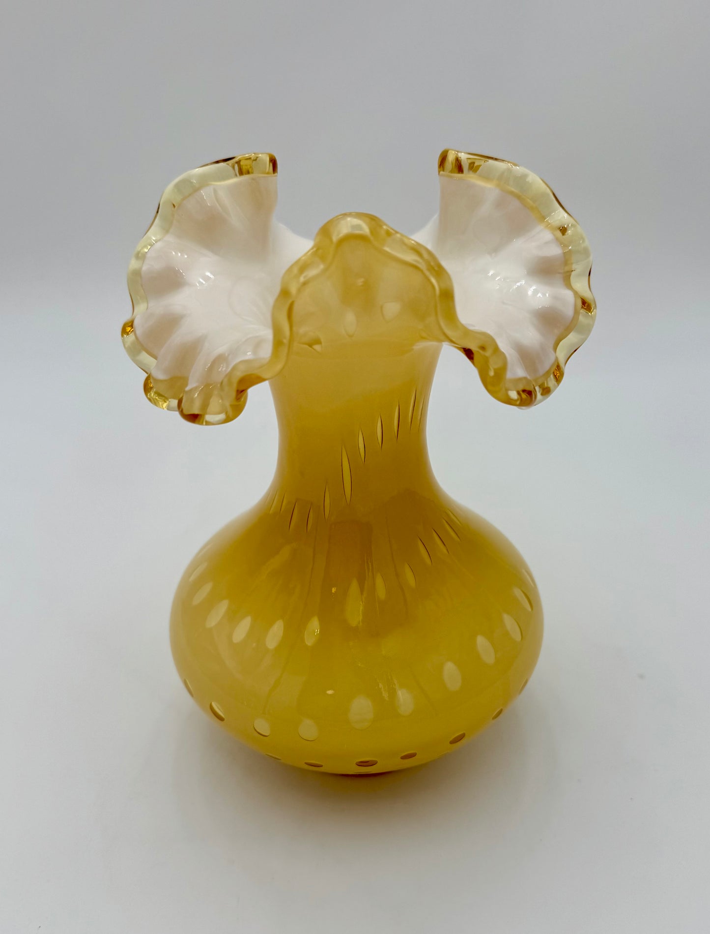 1960s FENTON HONEY AMBER SCALLOPED BUBBLE OPTIC VASE