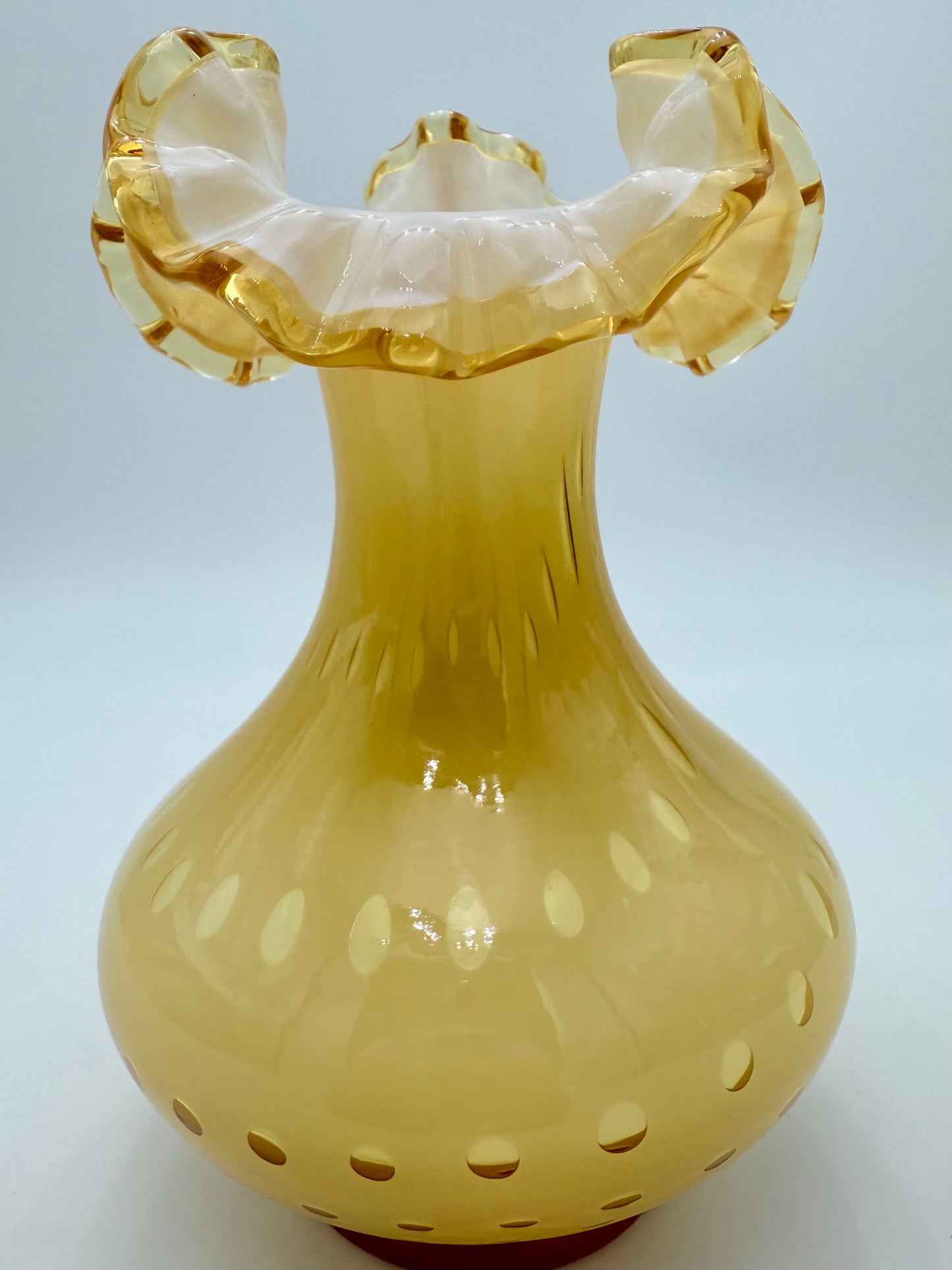 1960s FENTON HONEY AMBER SCALLOPED BUBBLE OPTIC VASE