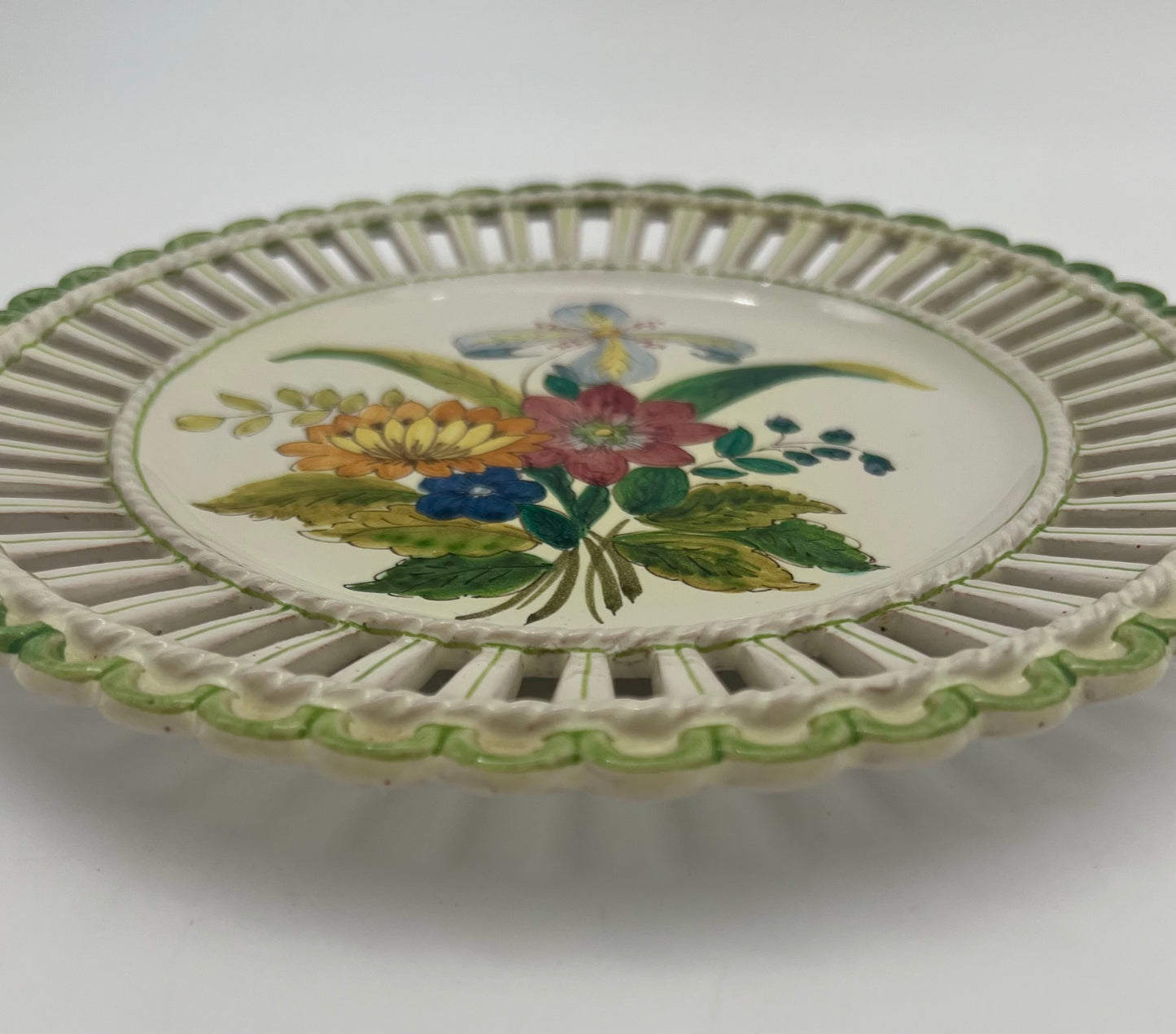 ITALIAN ARTIST ZACCAGNINI NUMBERED AND SIGNED HAND PAINTED PLATE