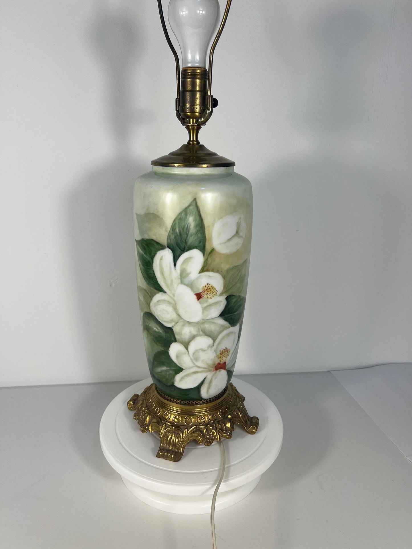 MID CENTURY MAGNOLIA PORCELAIN LARGE TABLE LAMP