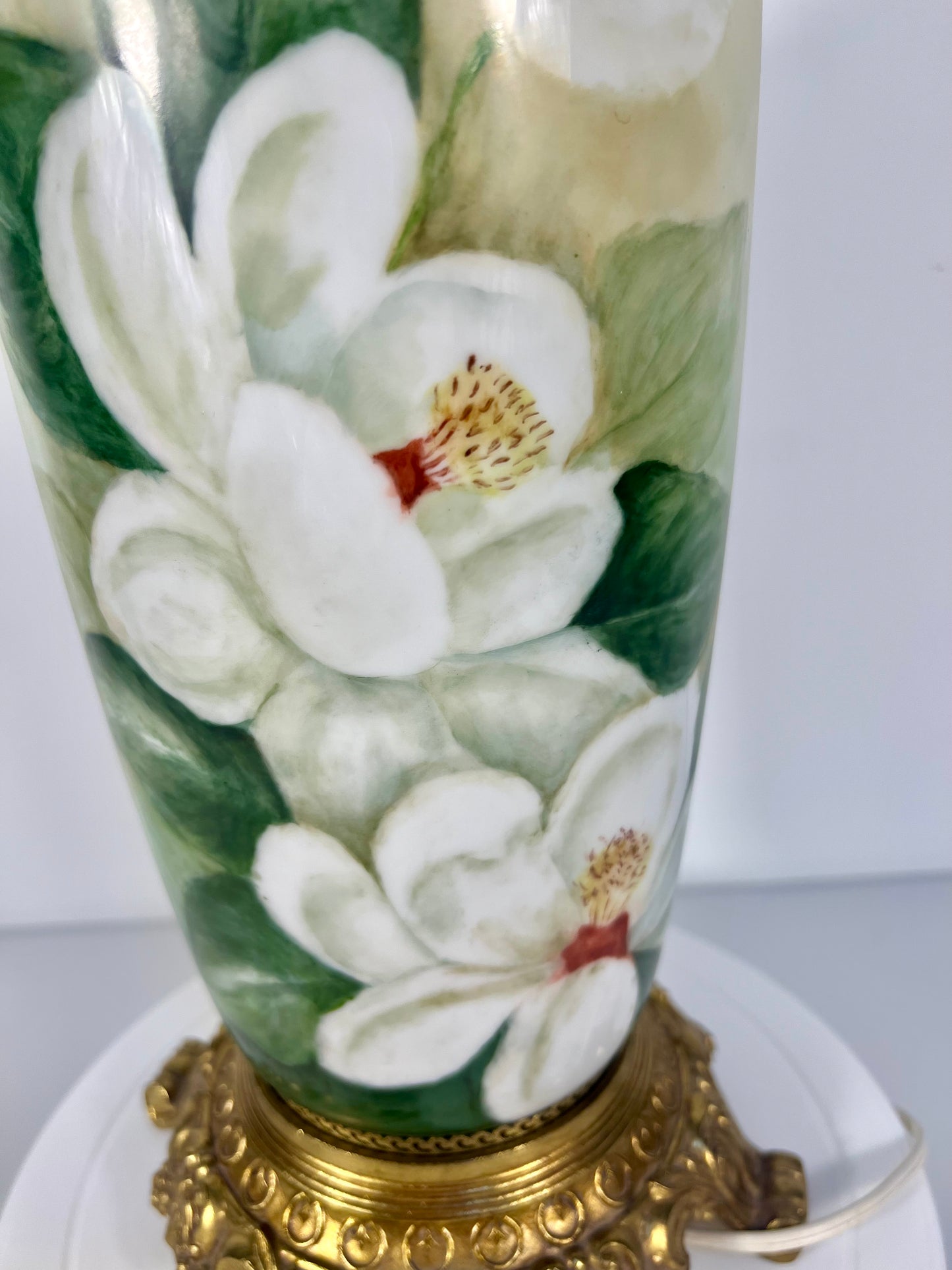 MID CENTURY MAGNOLIA PORCELAIN LARGE TABLE LAMP