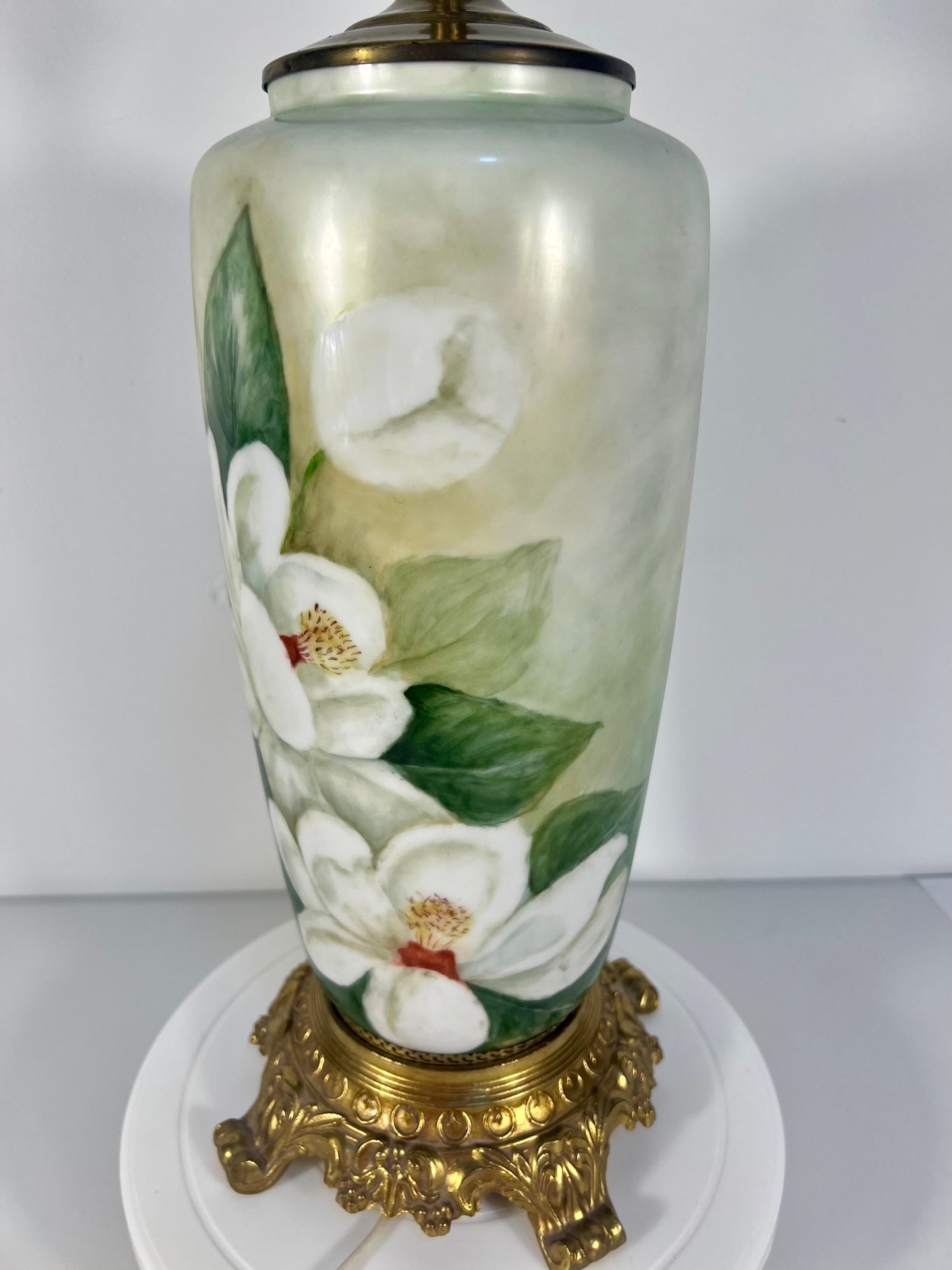 MID CENTURY MAGNOLIA PORCELAIN LARGE TABLE LAMP