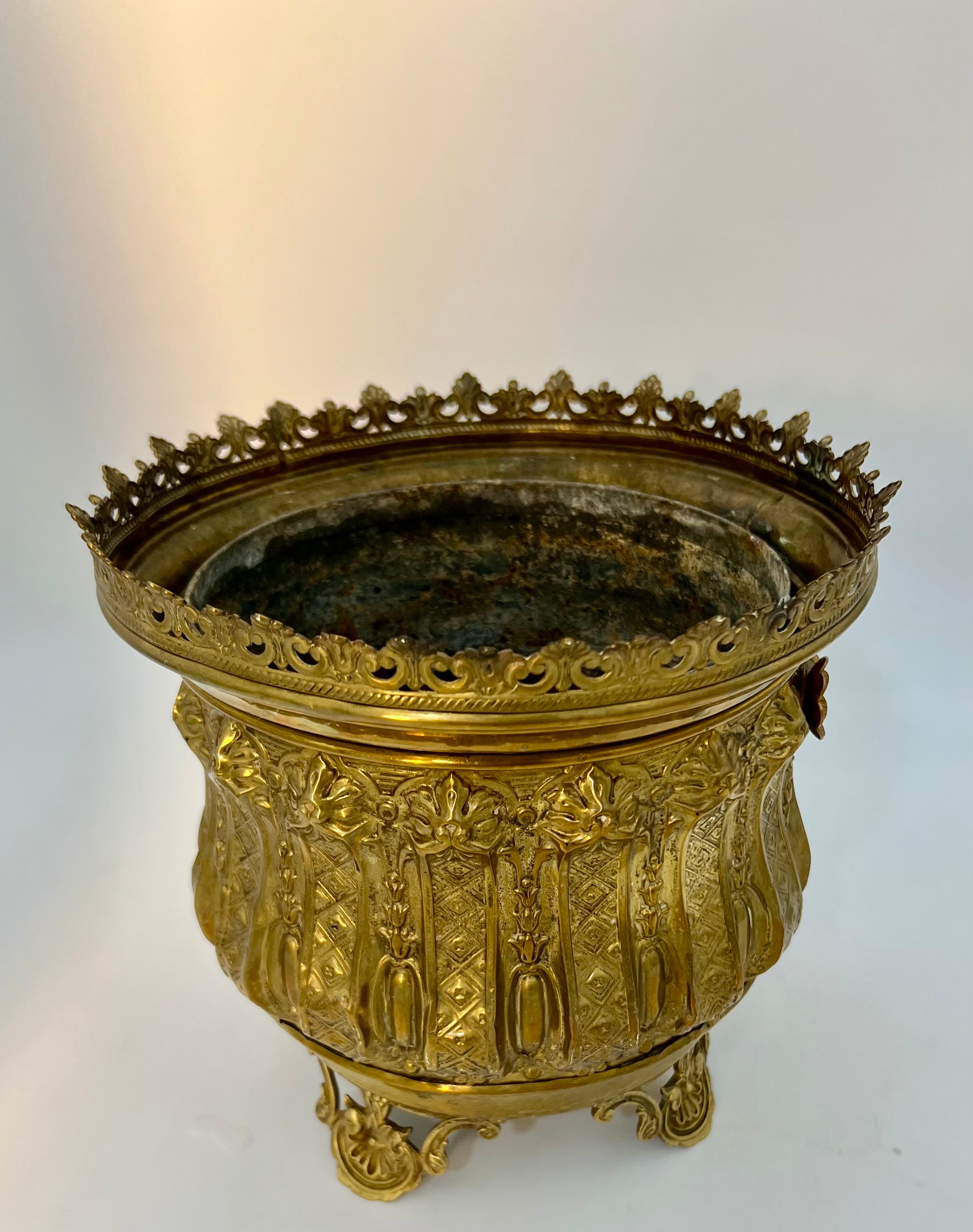 ANTIQUE FRENCH ROCOCO REVIVAL BRASS JARDINIÈRE – ORNATE EMBOSSED CACHEPOT WITH OPENWORK RIM & FEET – CIRCA 1880-1910