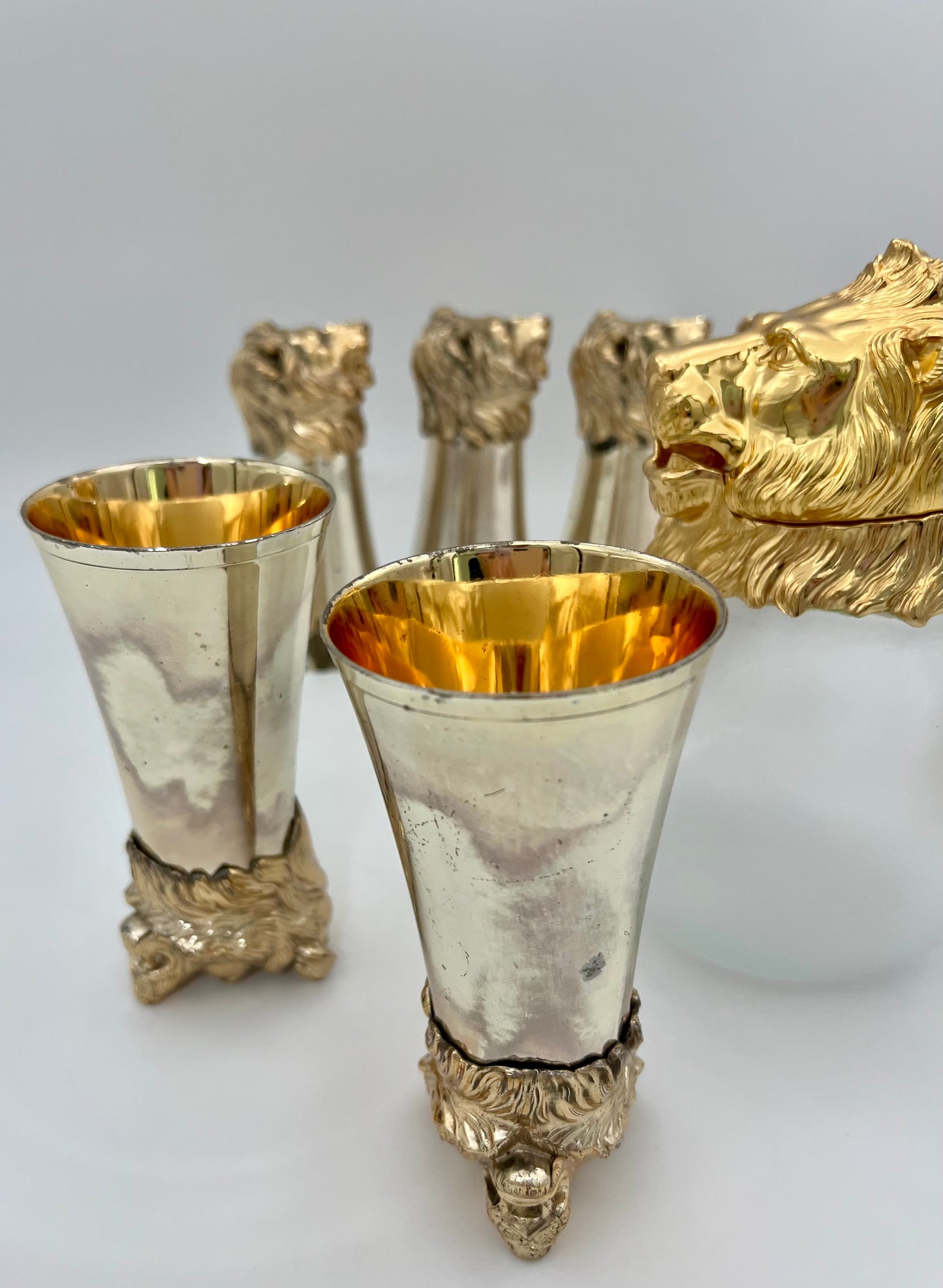 CAROLE STUPELL MID-CENTURY LION HEAD PITCHER AND STIRRUP CUPS, RARE SET OF 7