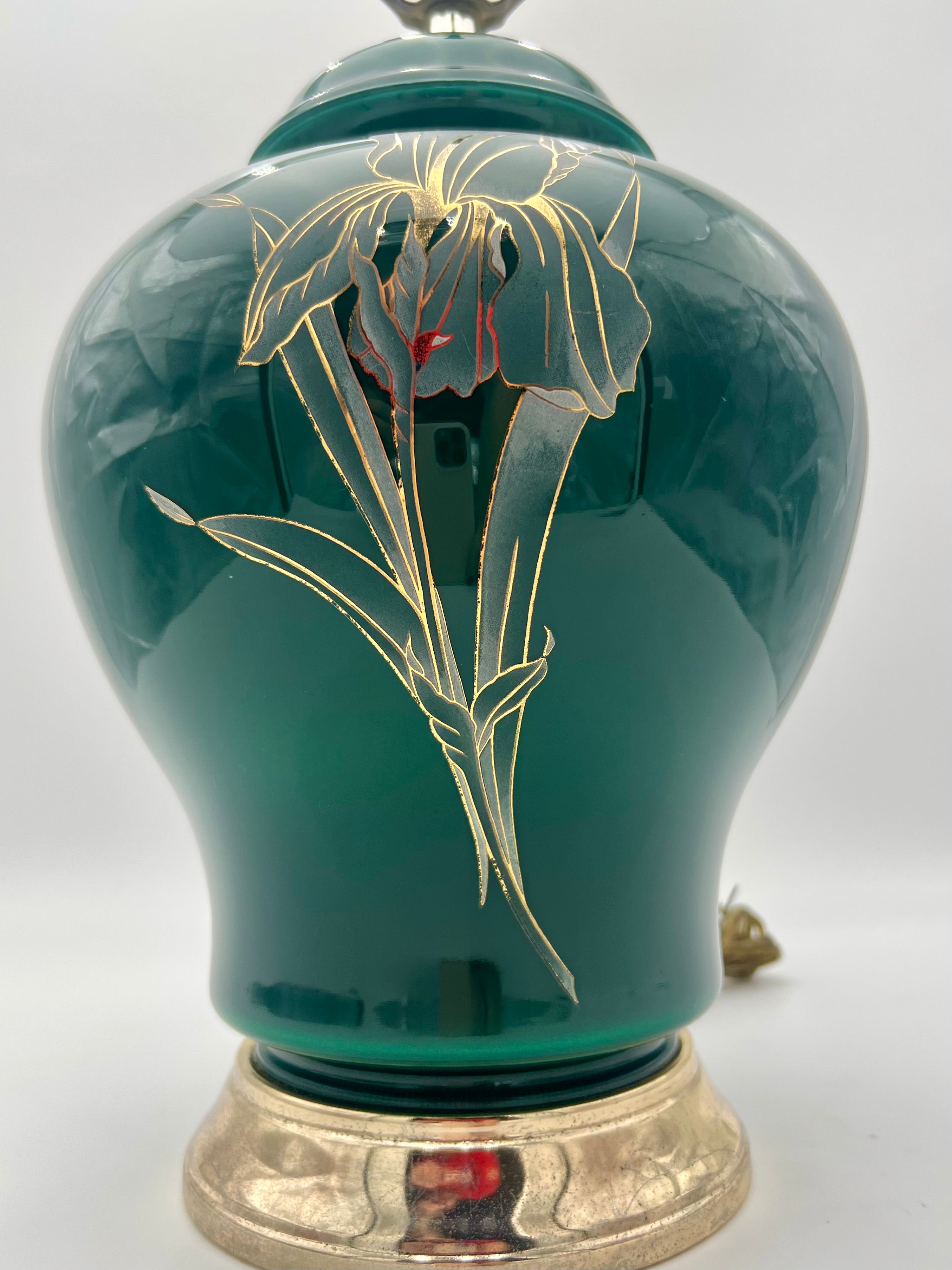 VINTAGE HOLLYWOOD REGENCY REVIVAL EMERALD GREEN ART GLASS LAMP WITH GILT IRIS – CIRCA 1970s–1980s – 17″