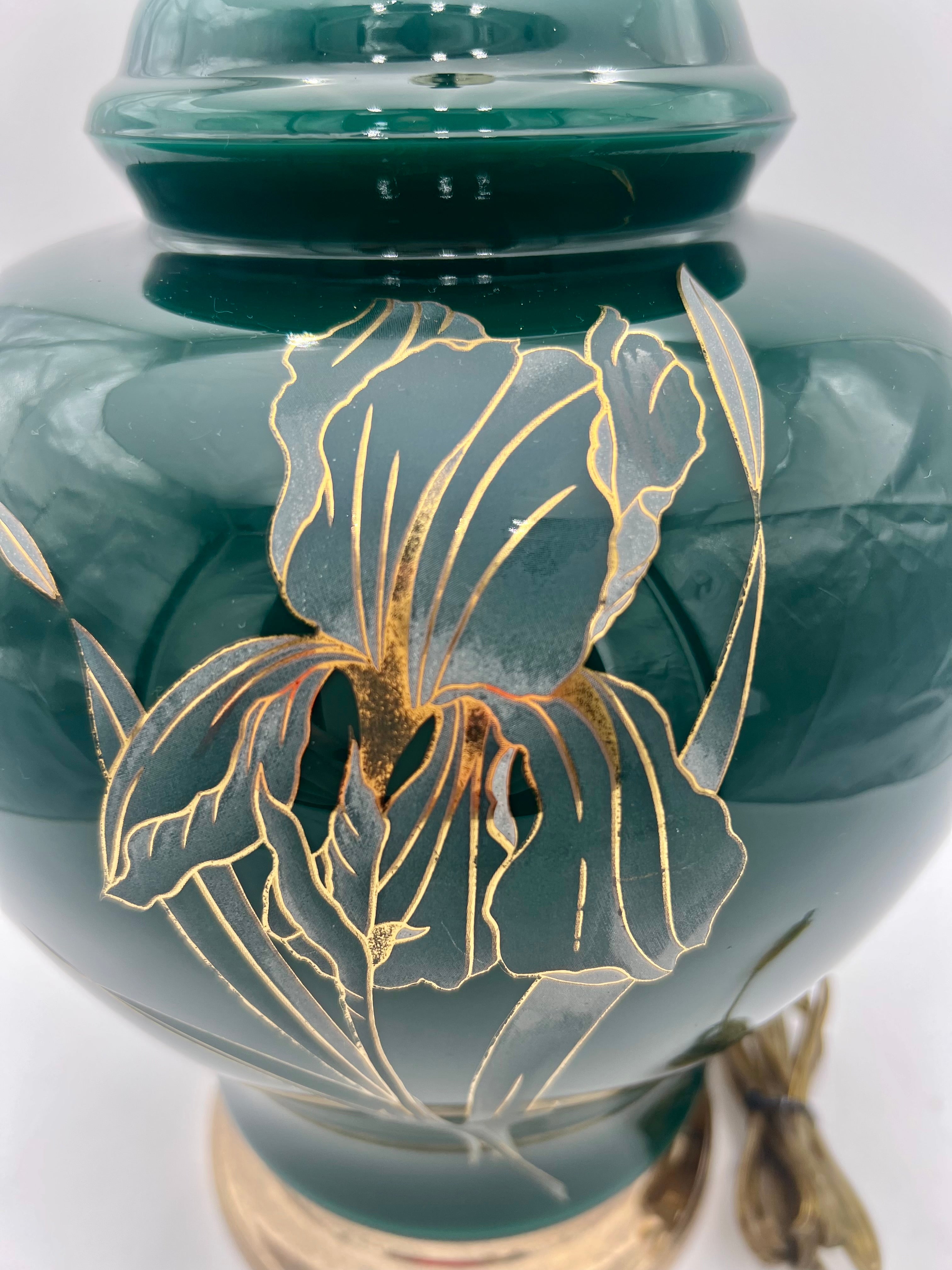 VINTAGE HOLLYWOOD REGENCY REVIVAL EMERALD GREEN ART GLASS LAMP WITH GILT IRIS – CIRCA 1970s–1980s – 17″